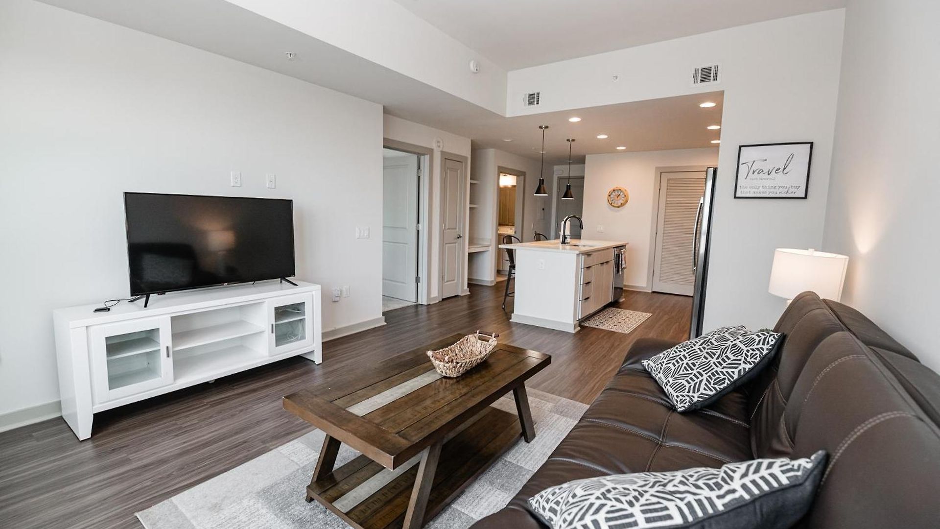 Corporate Uptown Furnished *