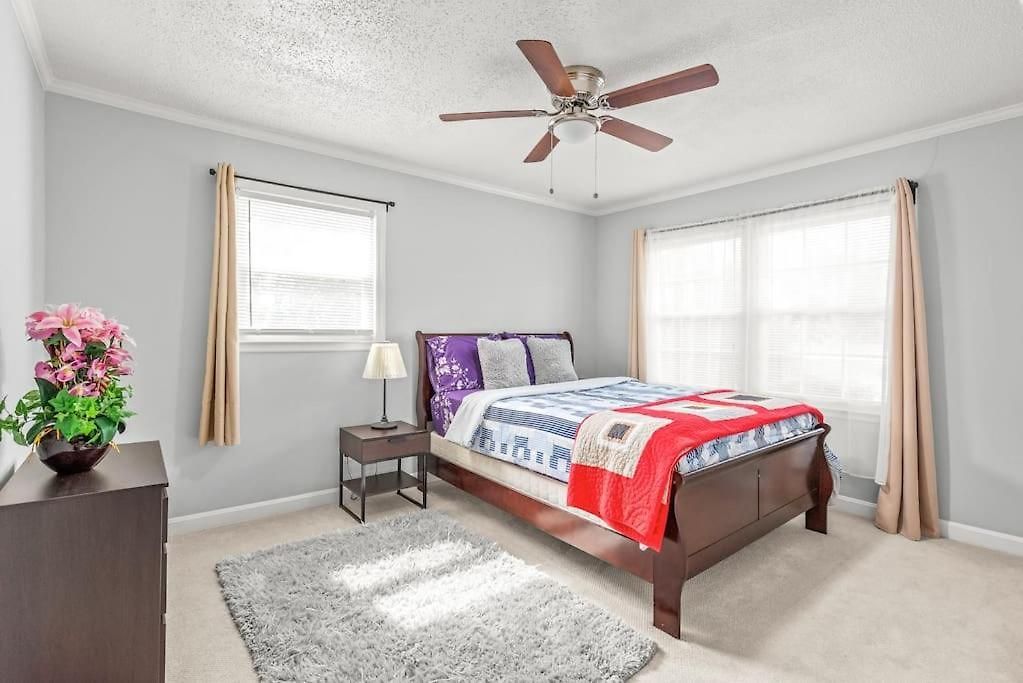 Holiday home Charming, Cozy Close To Uptown, Airport & Whitewater Center *