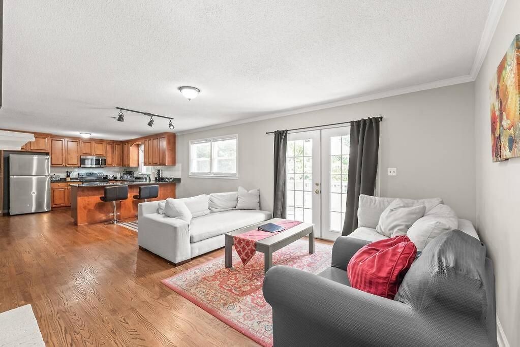 Charming, Cozy Close To Uptown, Airport & Whitewater Center Holiday home