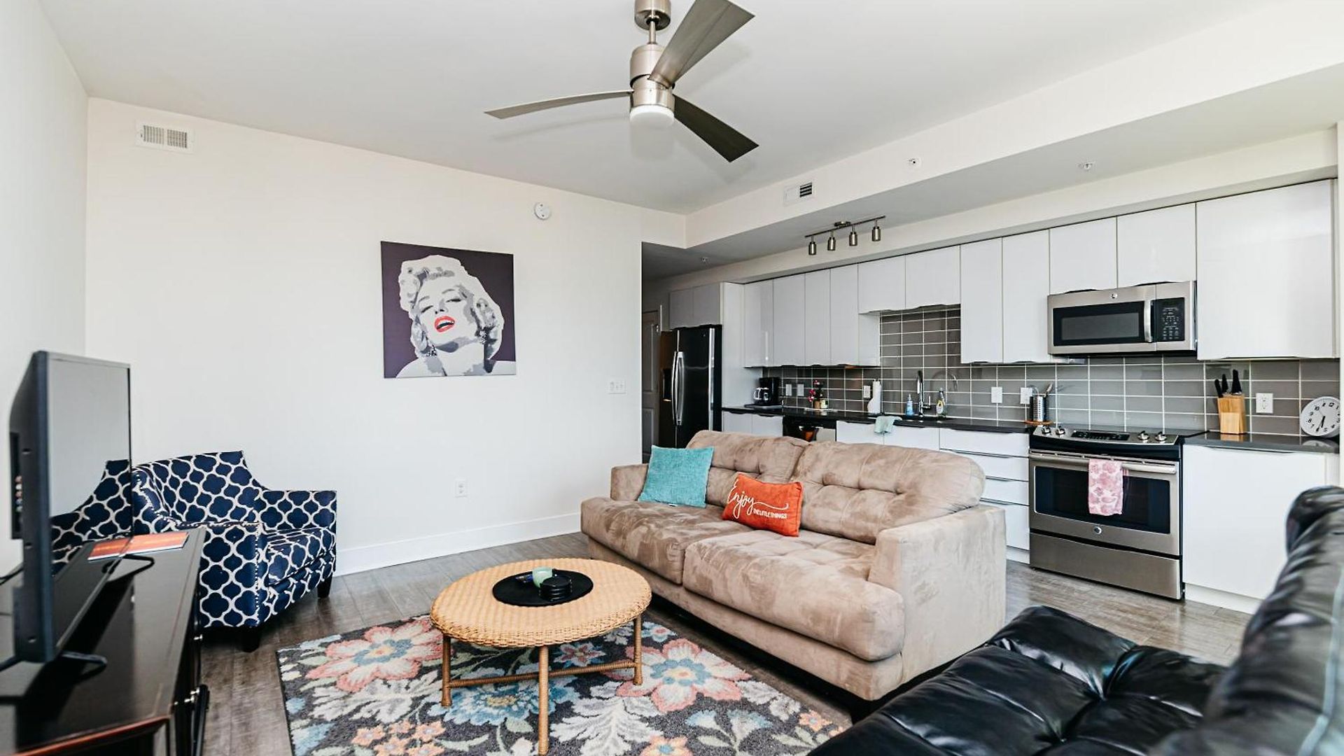 Corporate Uptown Furnished Apartment