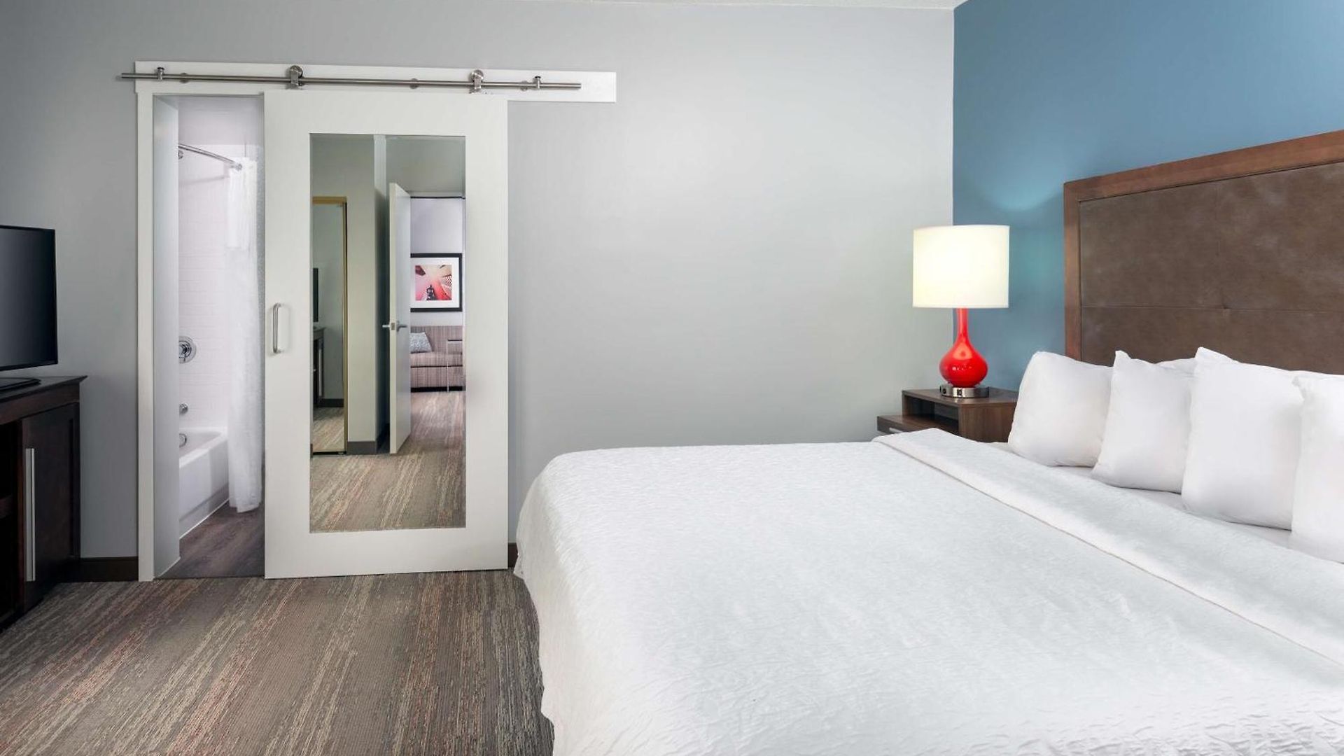 Hampton Uptown Hotel 3*