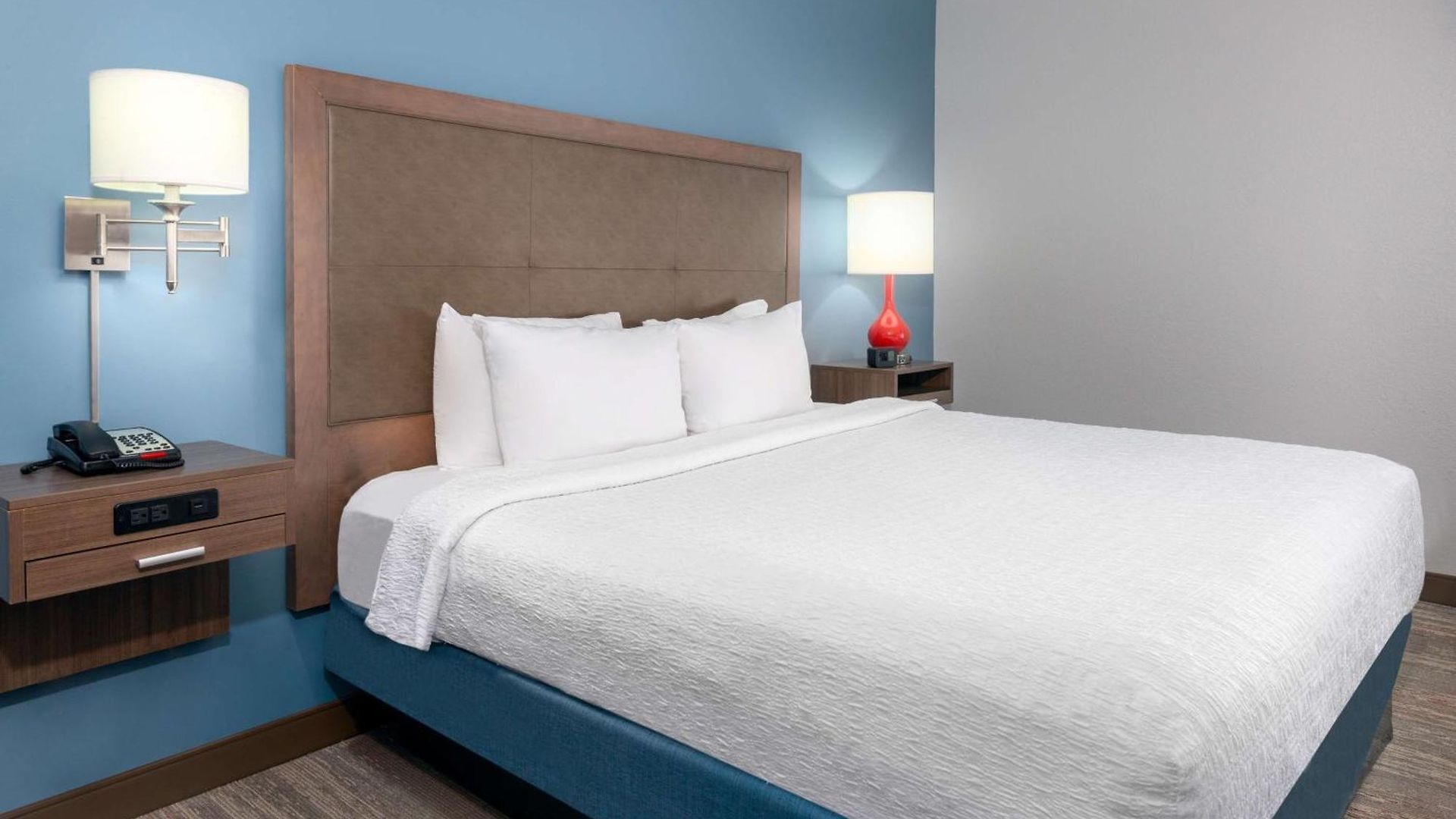 Hampton Uptown Hotel 3*