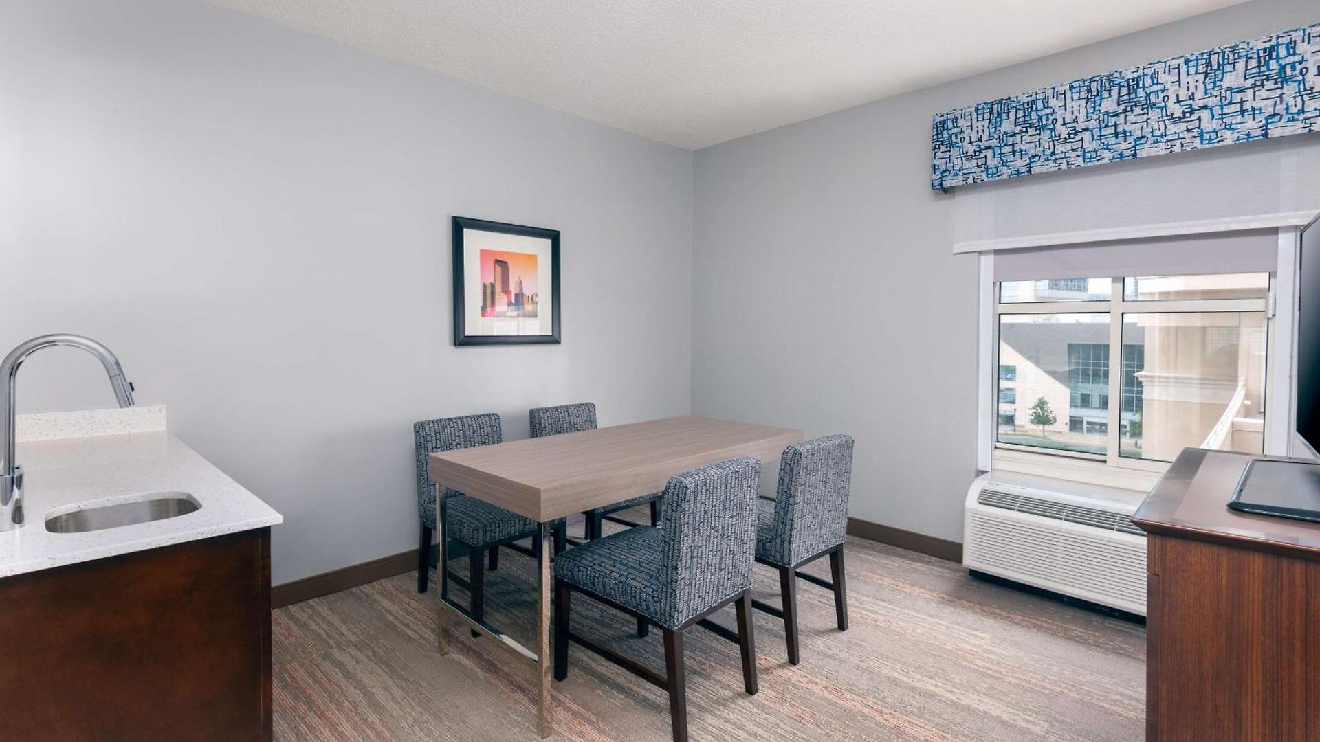 Hotel Hampton Uptown 3*