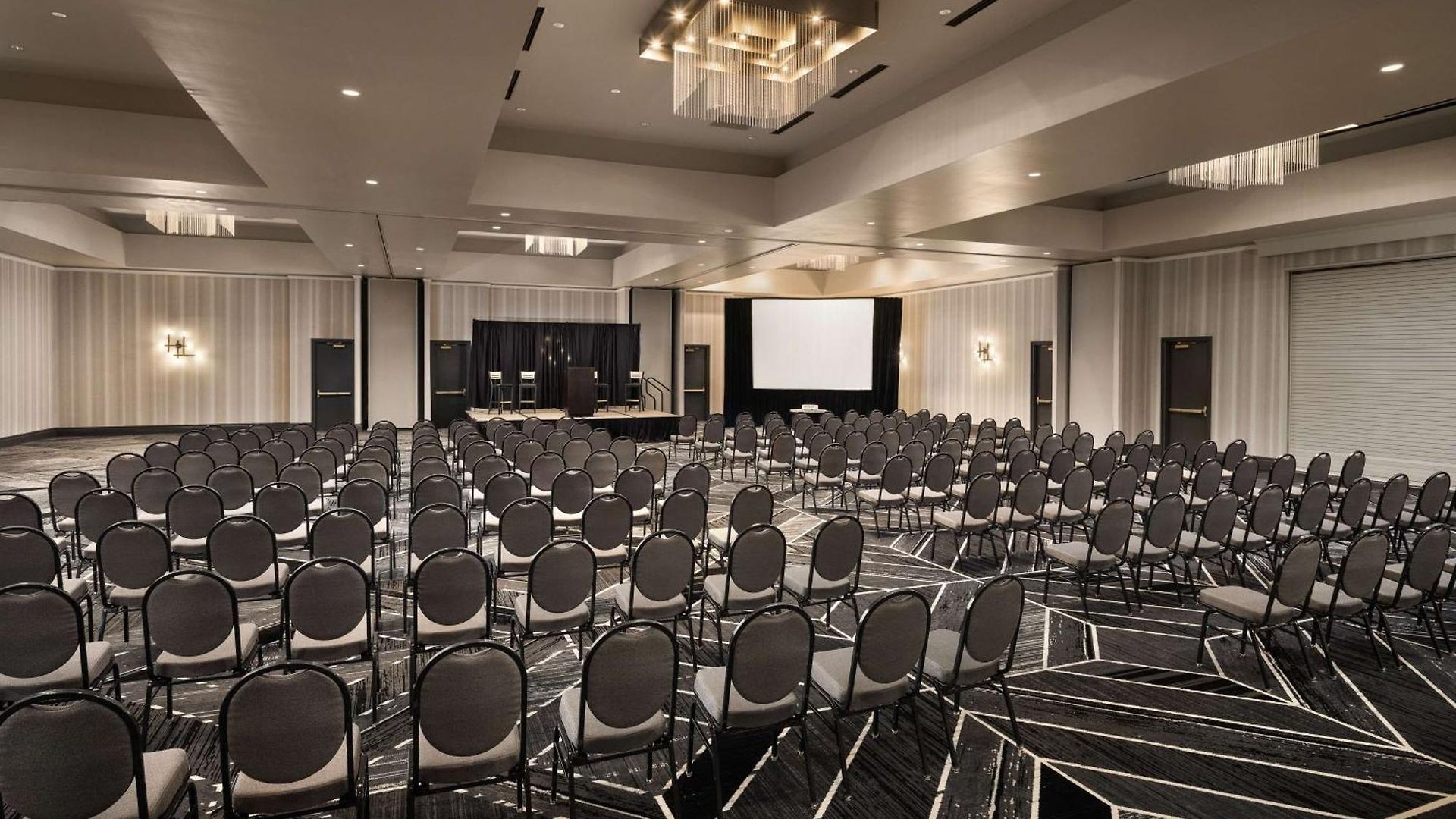 Hilton Airport Hotel 4*