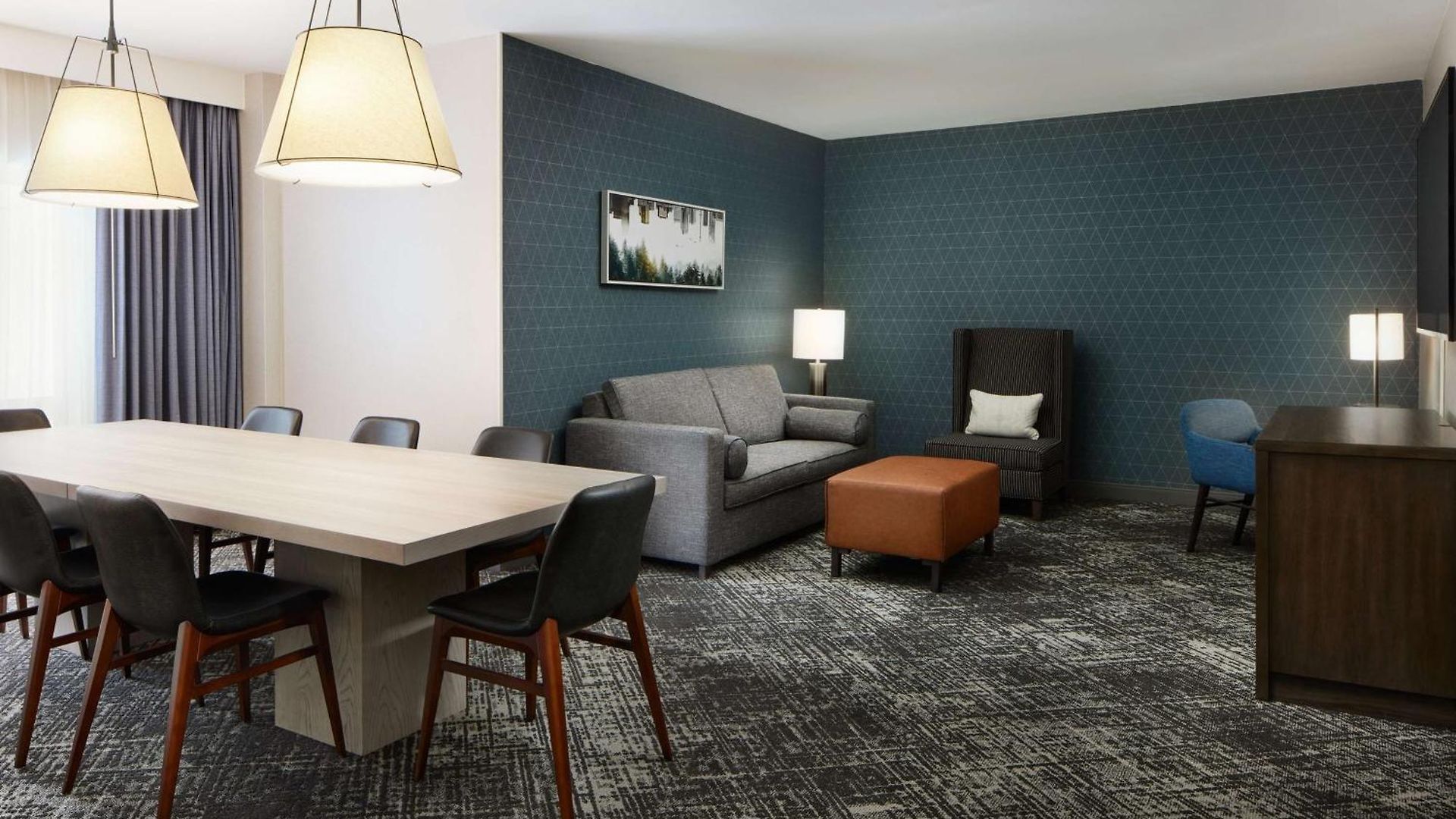Hilton Airport Hotel 4*