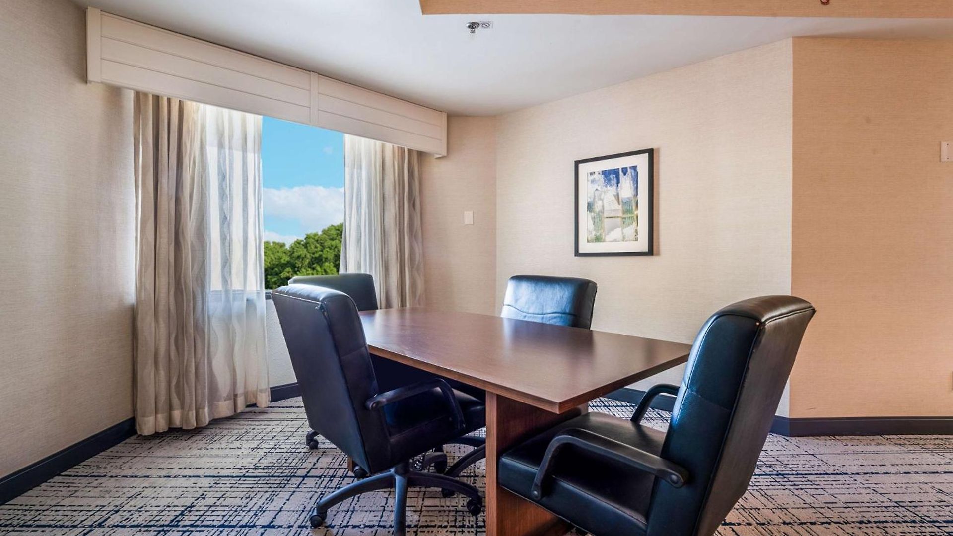 Doubletree By Hilton South Tyvola Hotel