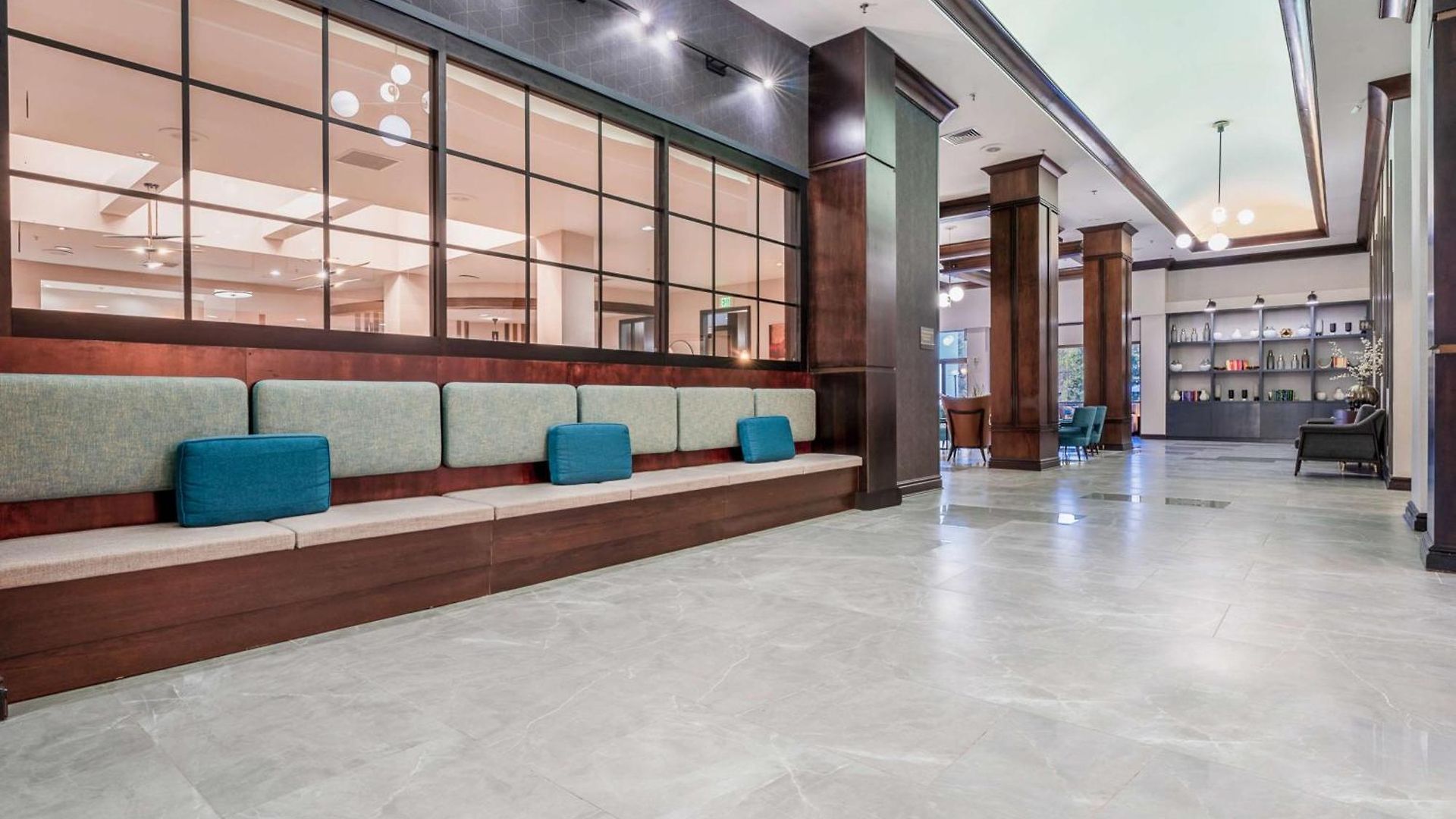 Hotel Doubletree By Hilton South Tyvola