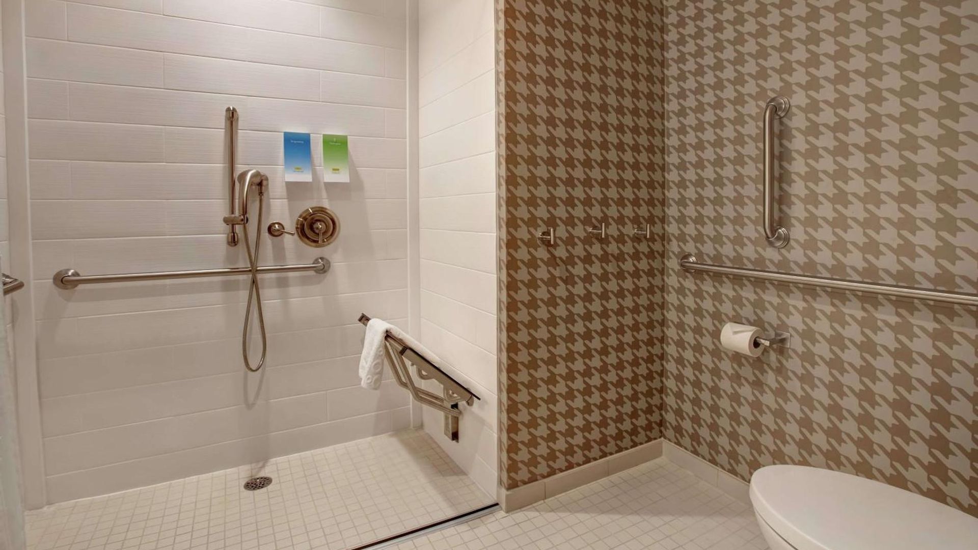 Home2 By Hilton Uptown Hotel 3*