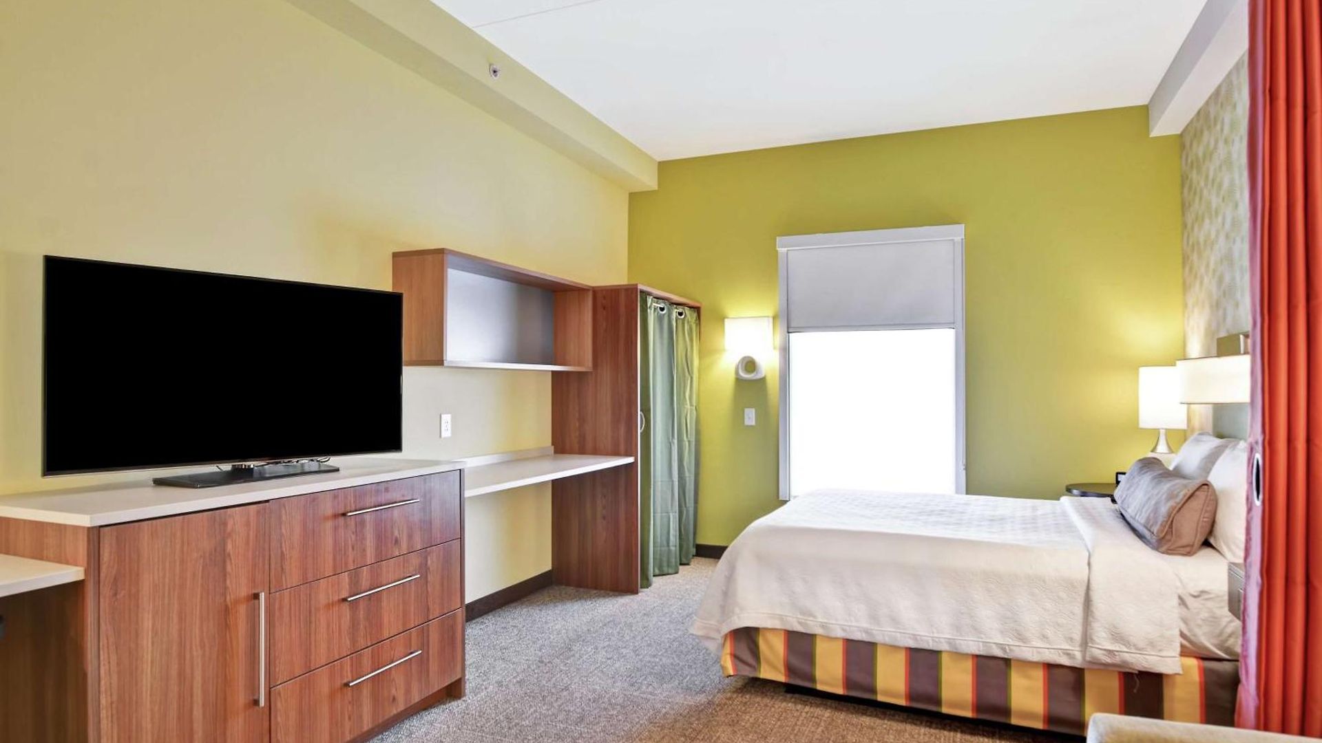 Home2 By Hilton Airport 3*