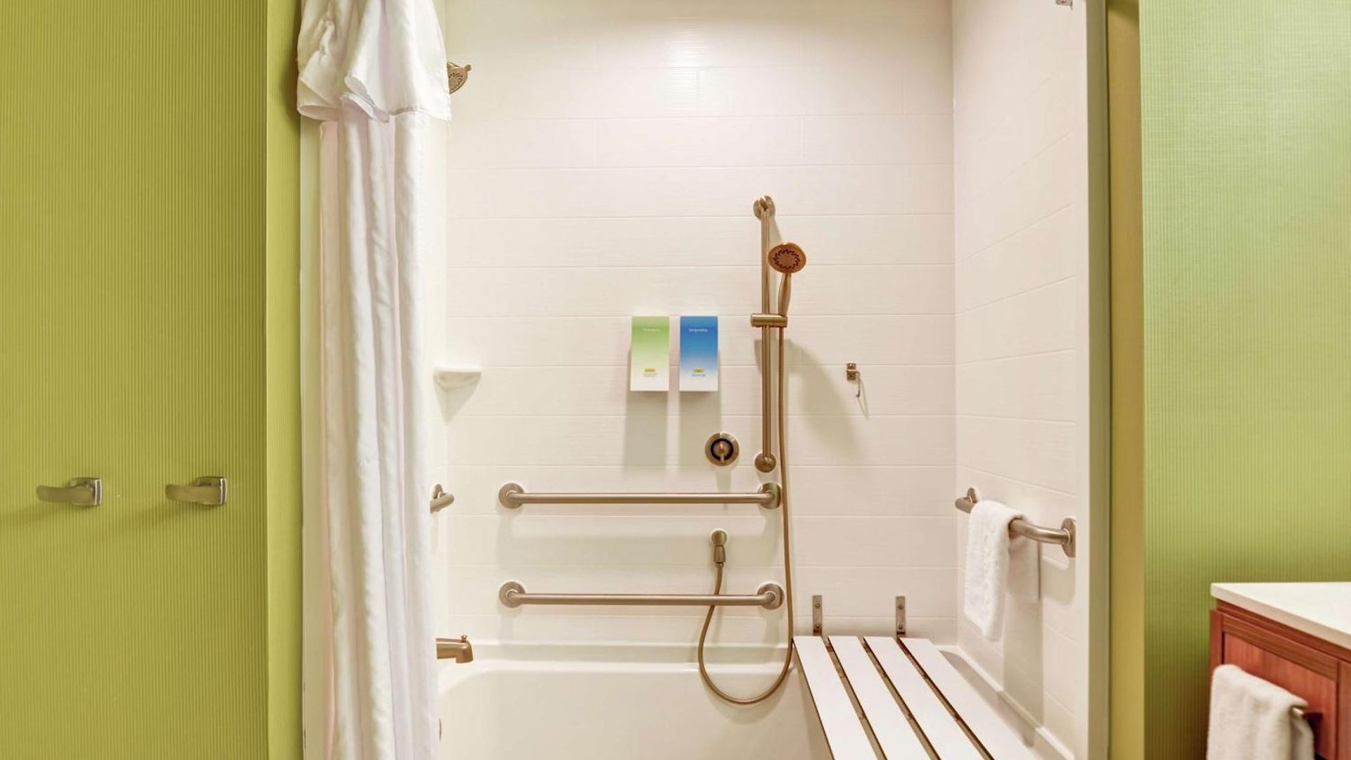 Home2 By Hilton Airport 3*