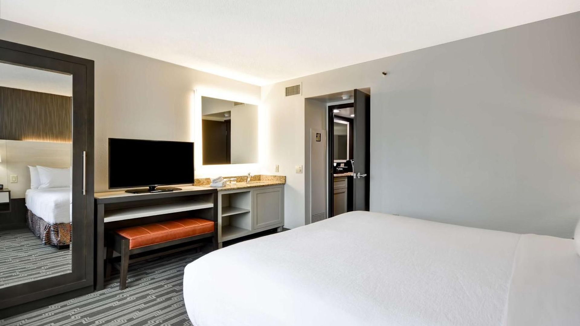 Hotel Embassy Charlotte