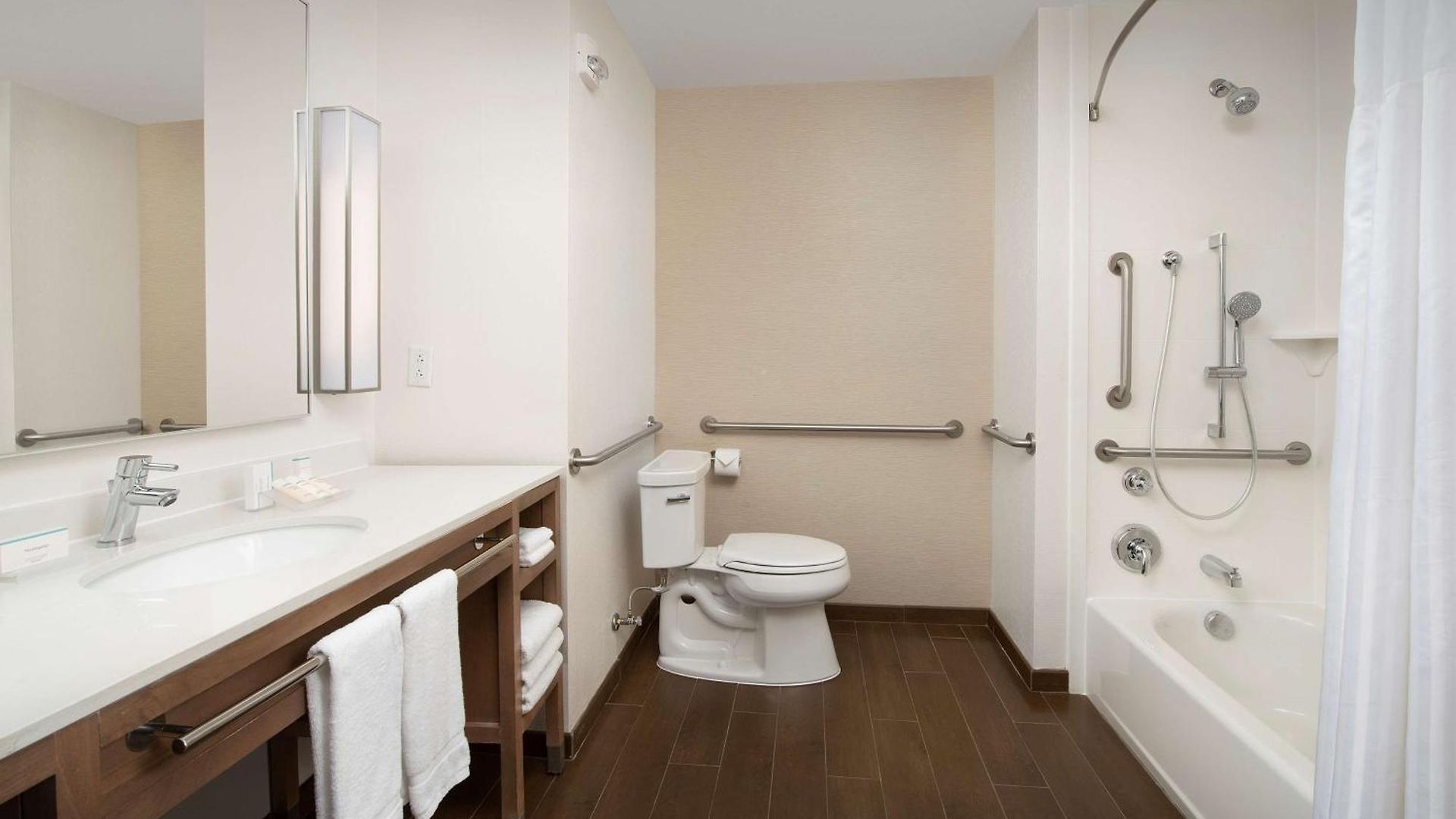 Hotel Hilton Garden Airport 3*