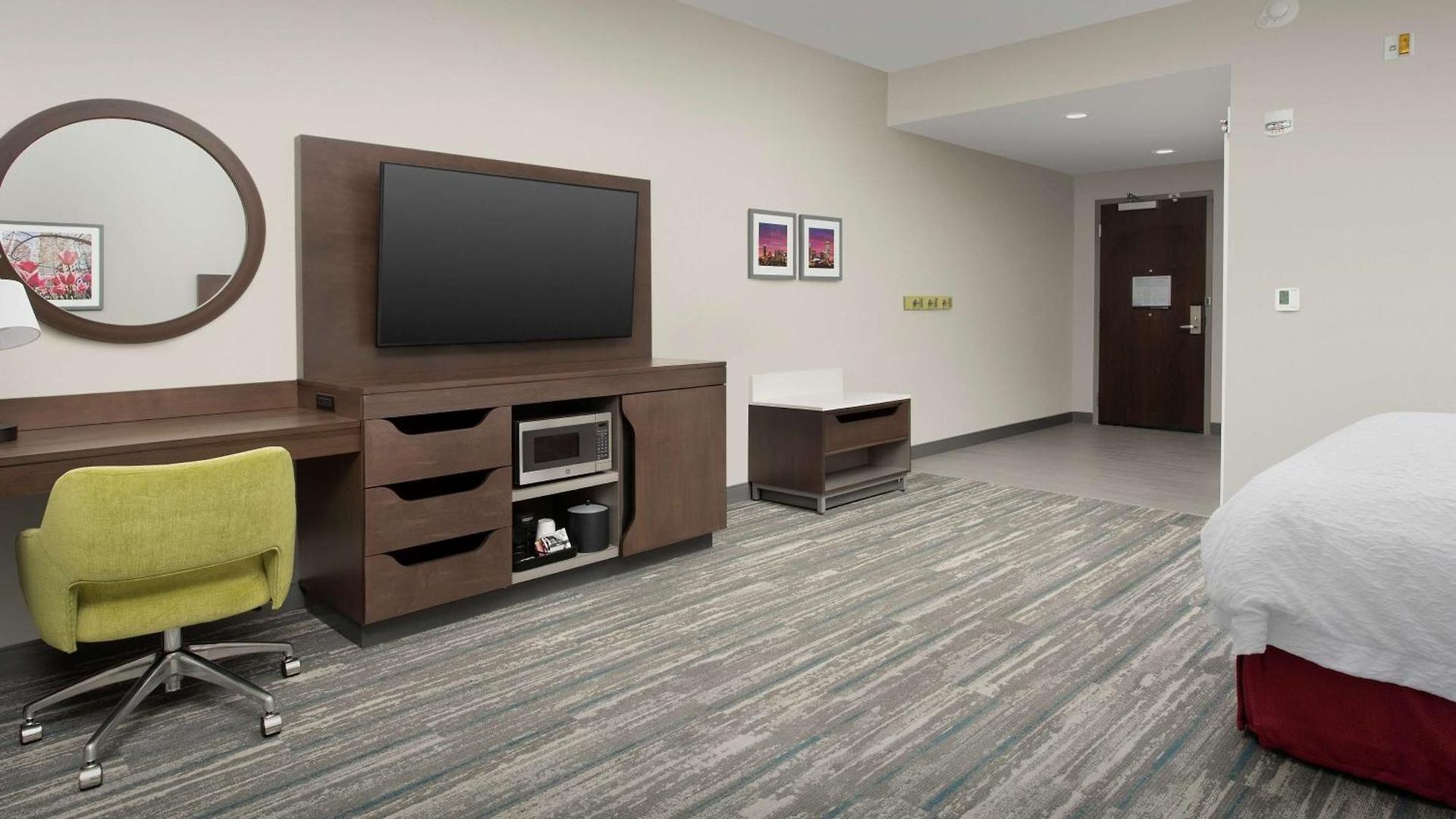 Hampton & Airport Pointe Hotel