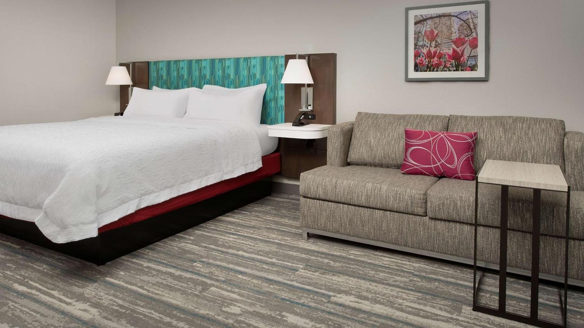 Hampton & Airport Pointe 3*