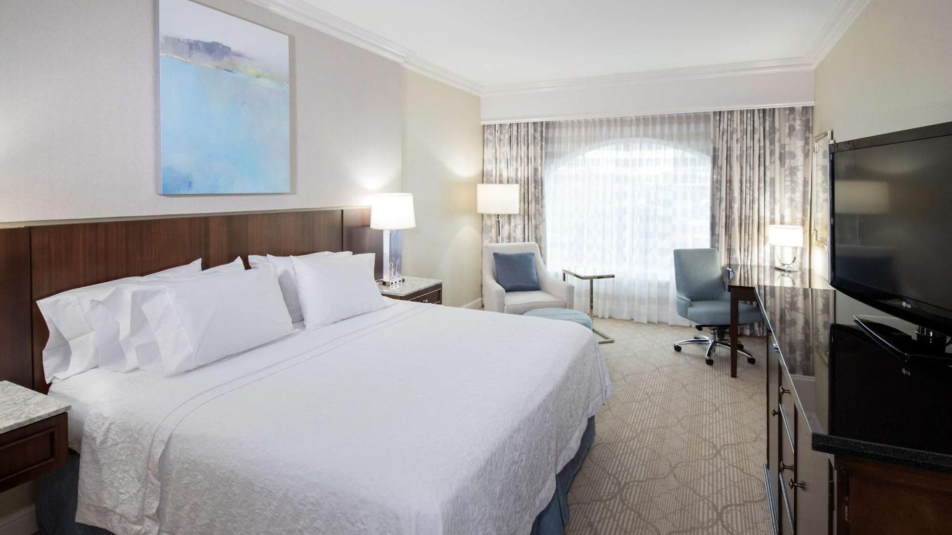 Hampton & South Park At Phillips Place Hotel 3*