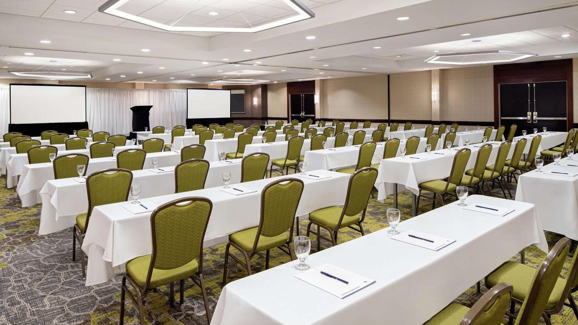 Doubletree By Hilton Charlotte/southpark Hotel