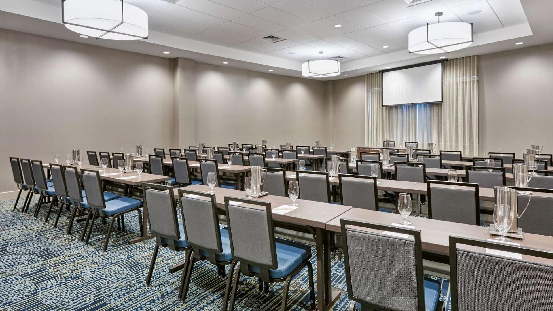 Doubletree By Hilton Uptown Hotel 3*