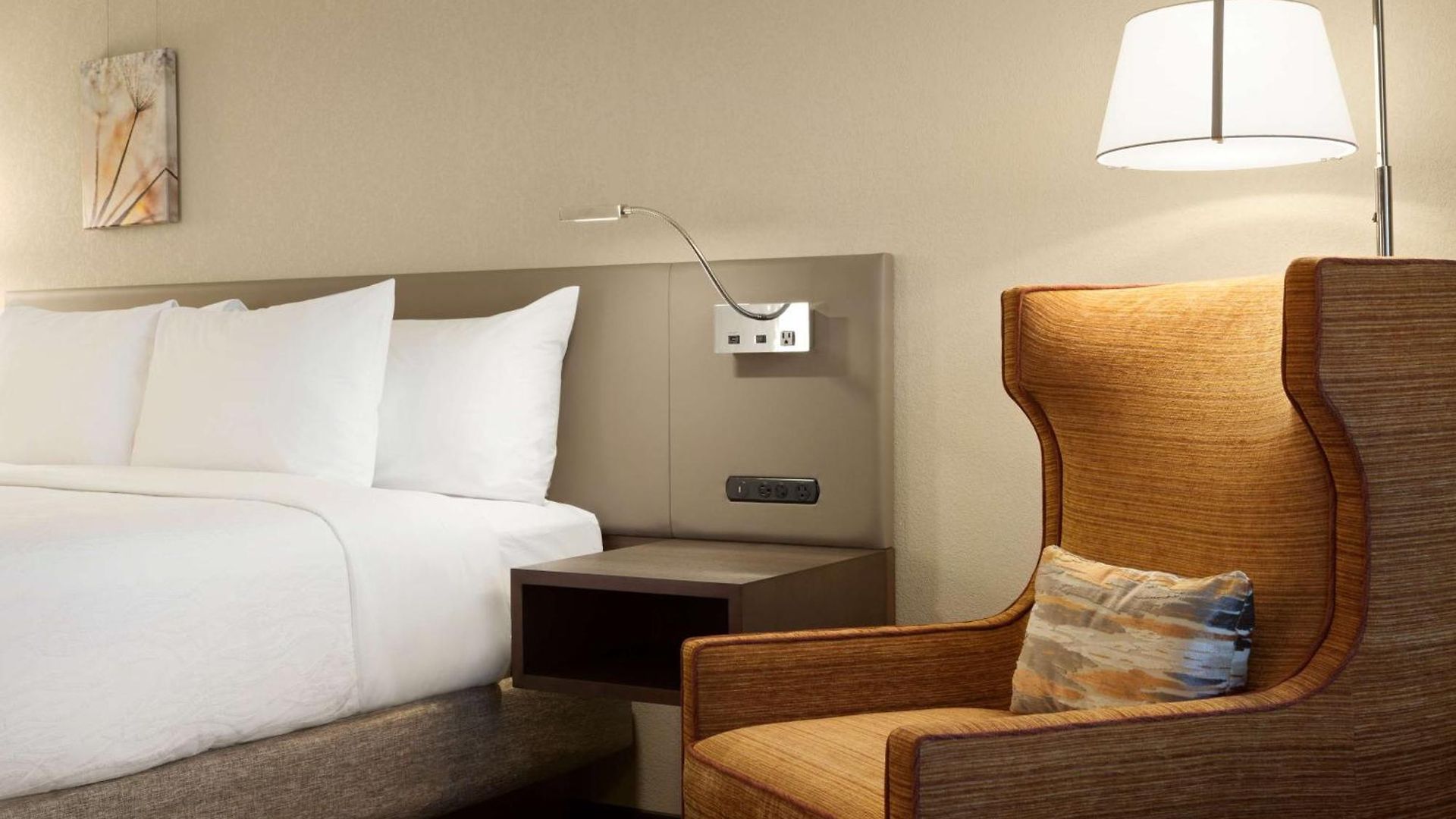 Hilton Garden Southpark 3*