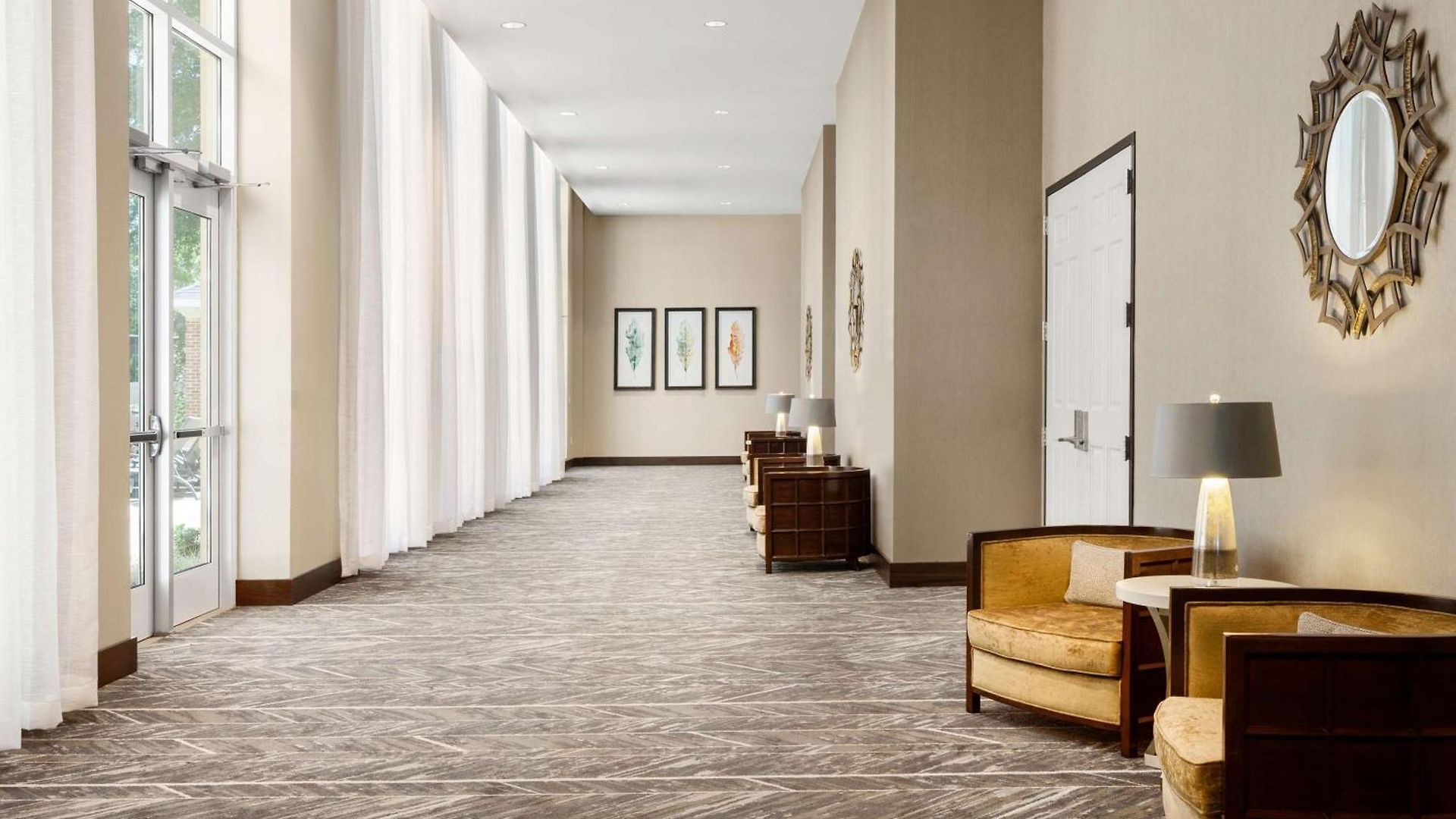 Hilton Garden Southpark 3*