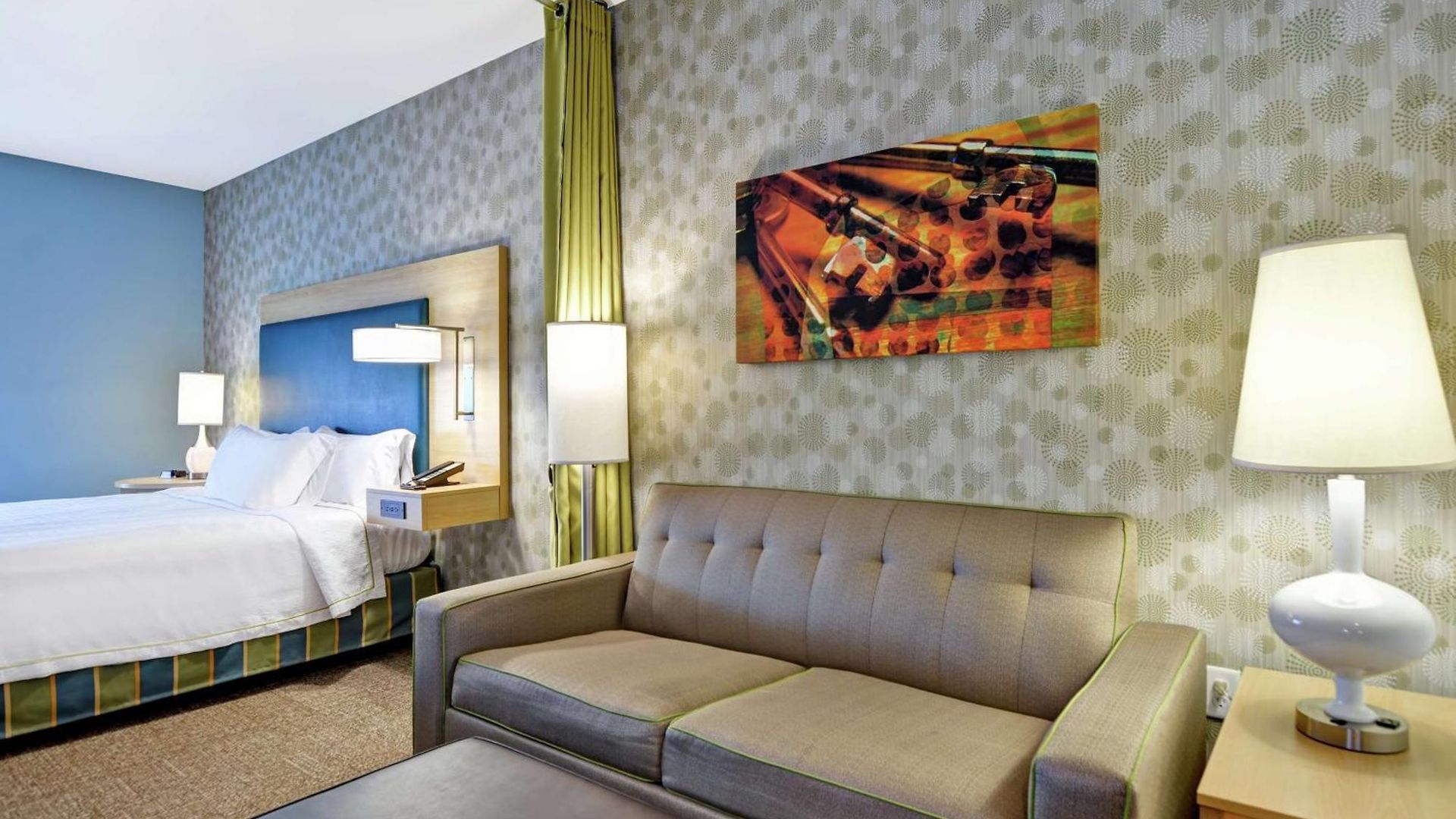 Home2 By Hilton Research Park 3*