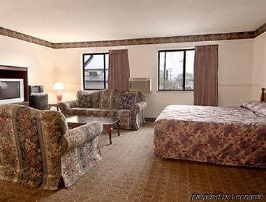 Super 8 By Wyndham Charlotte