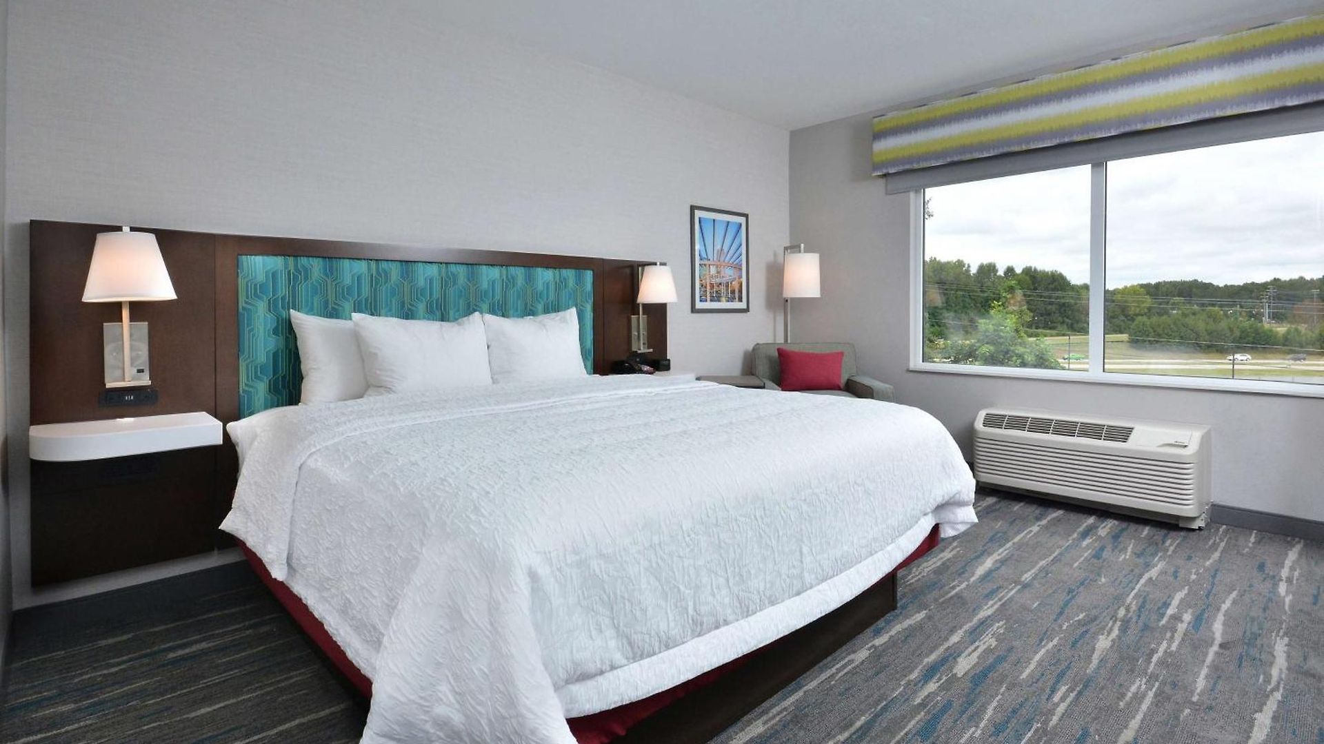 Hampton & North I 485 Hotel 3*