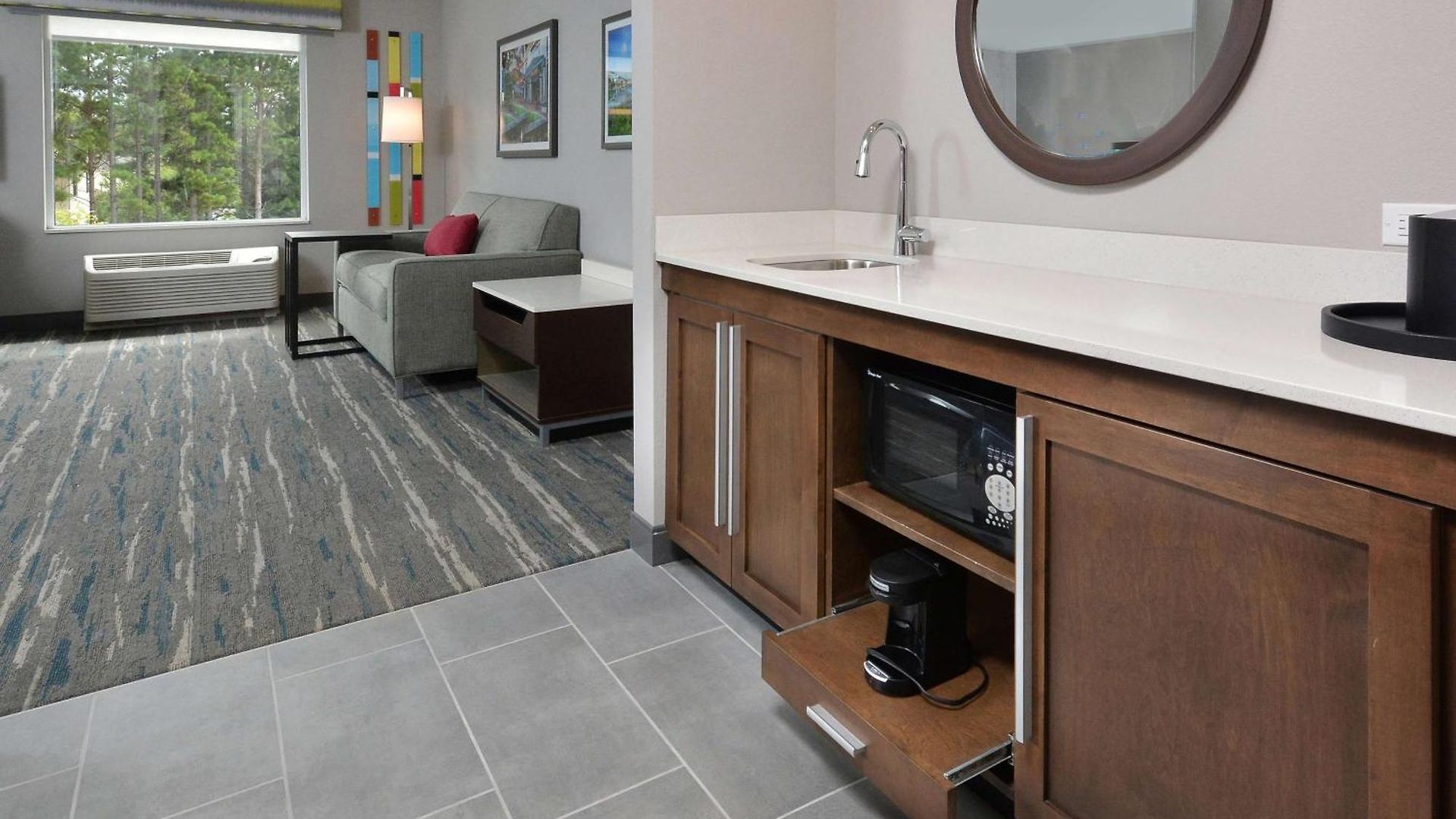 Hampton & North I 485 Hotel 3*