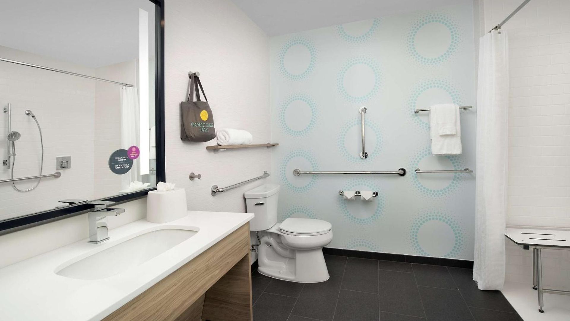 Tru By Hilton Airport Pointe 3*