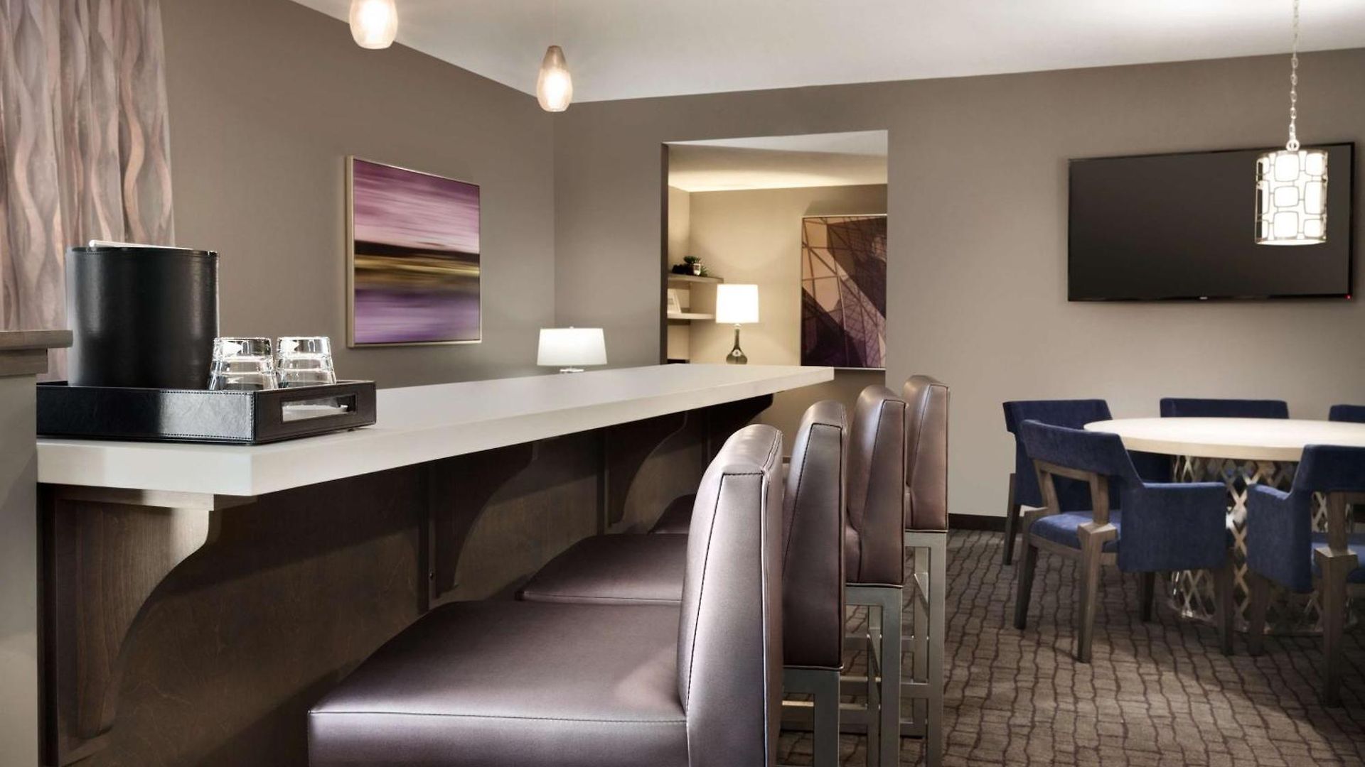 Hotel Embassy By Hilton Uptown 4*