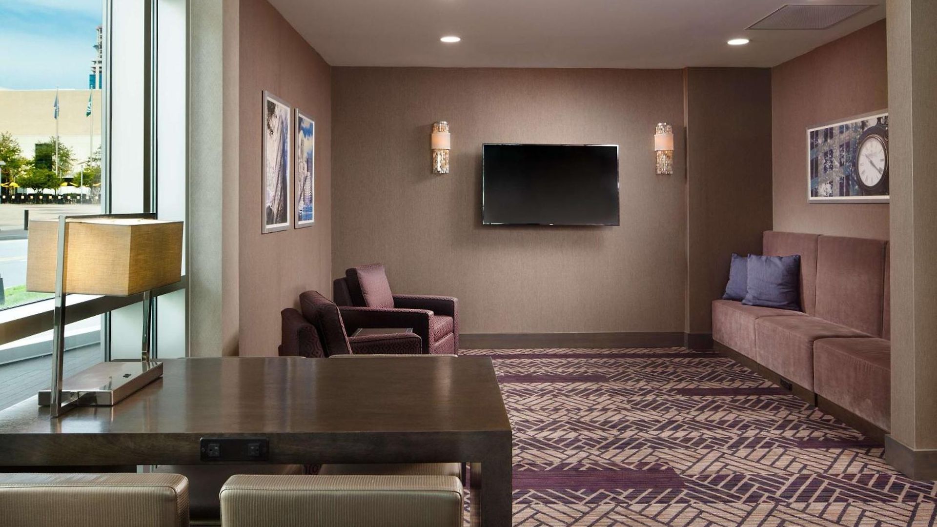 Hotel Embassy By Hilton Uptown Charlotte
