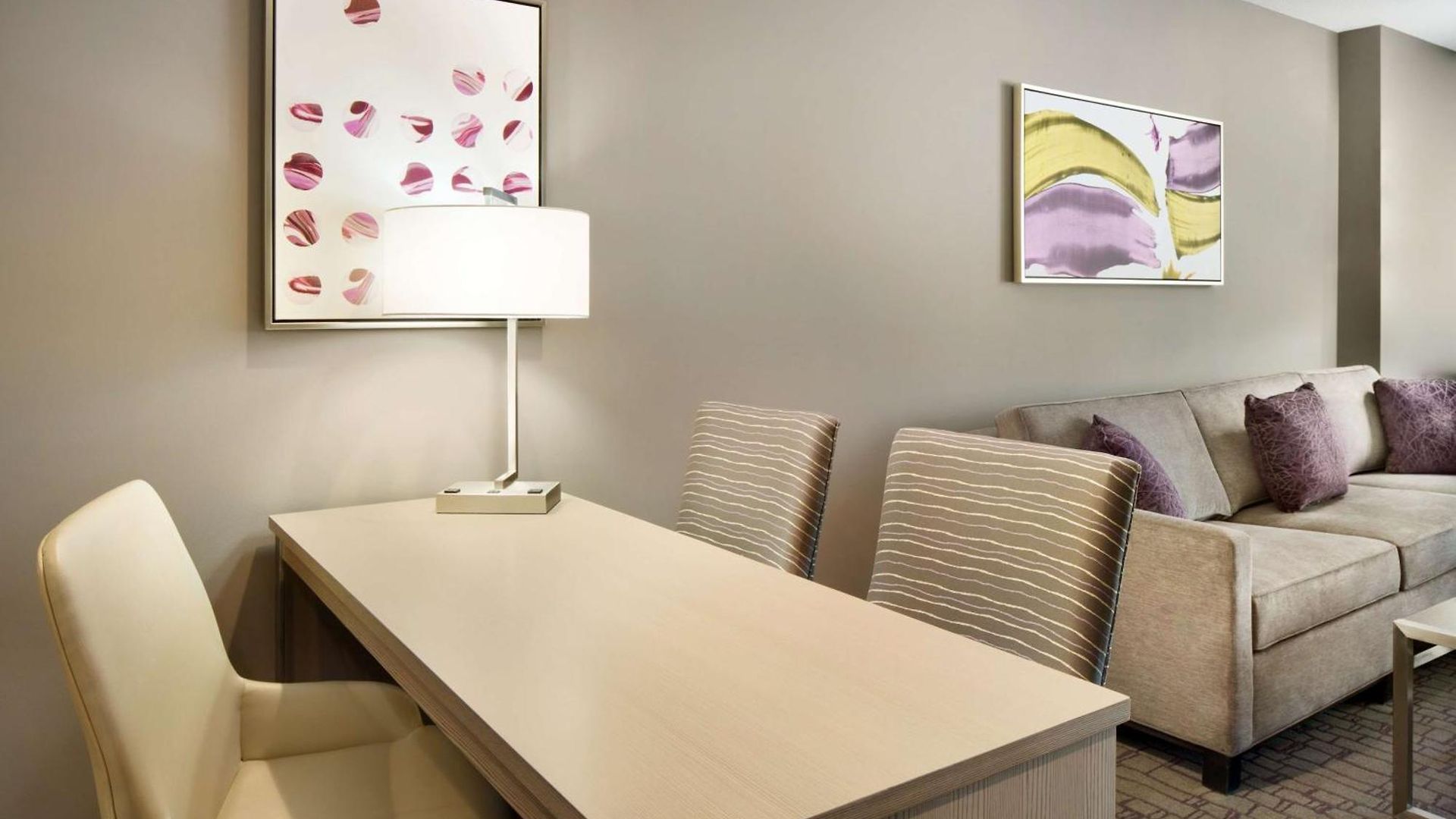 Hotel Embassy By Hilton Uptown 4*