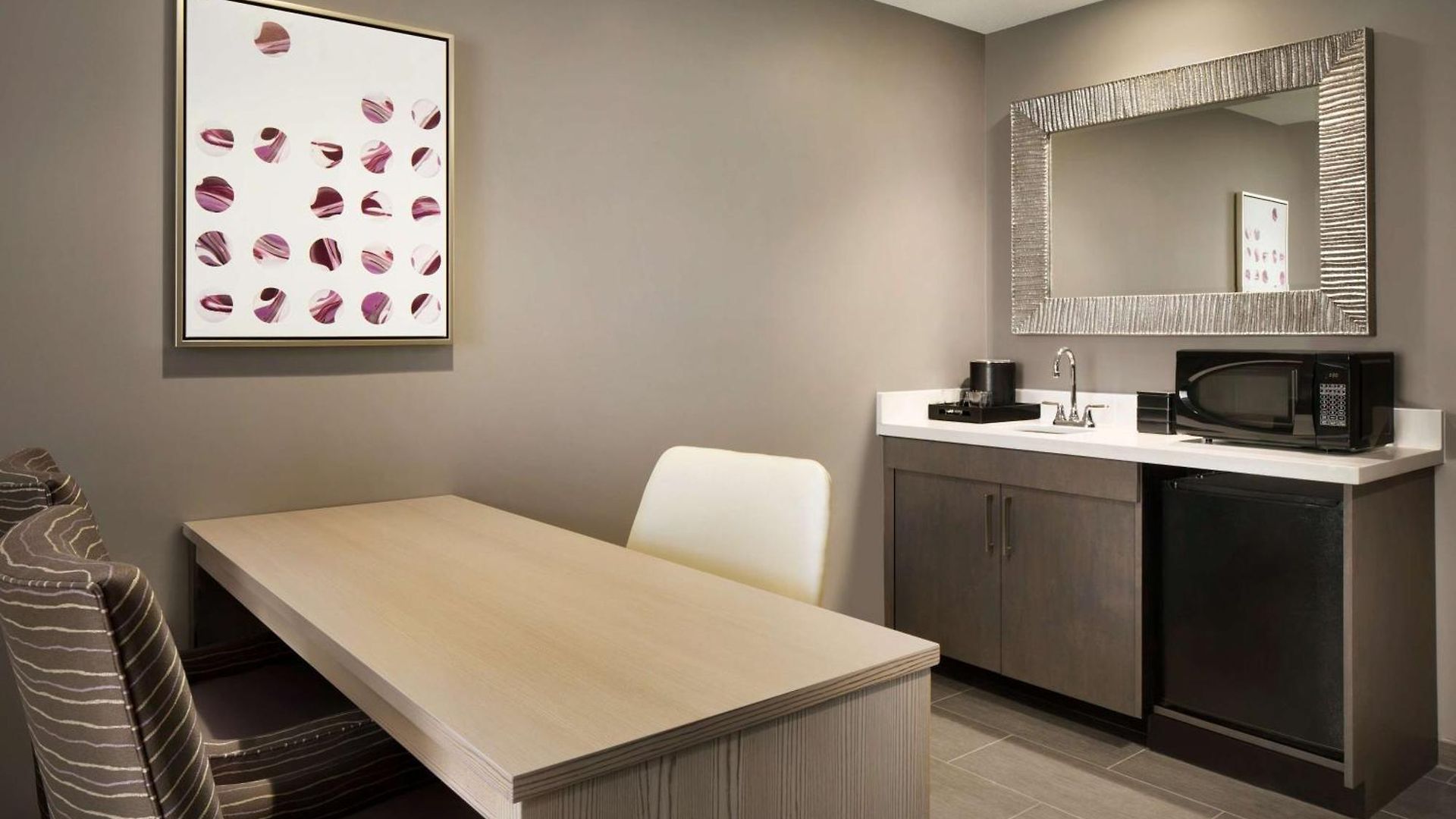 Embassy By Hilton Uptown 4*