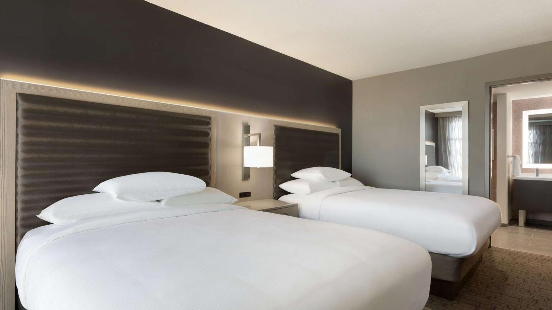 Hotel Embassy By Hilton Uptown Charlotte