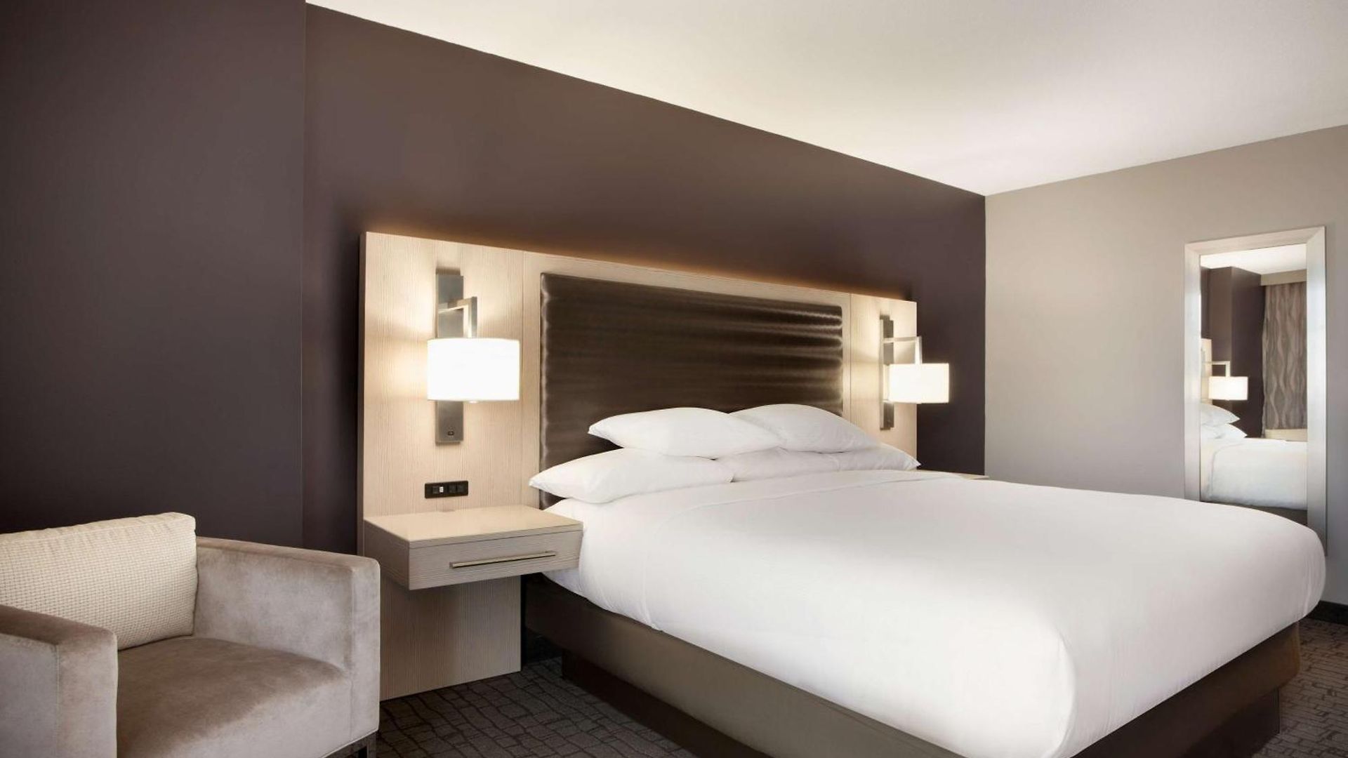 Embassy By Hilton Uptown 4*
