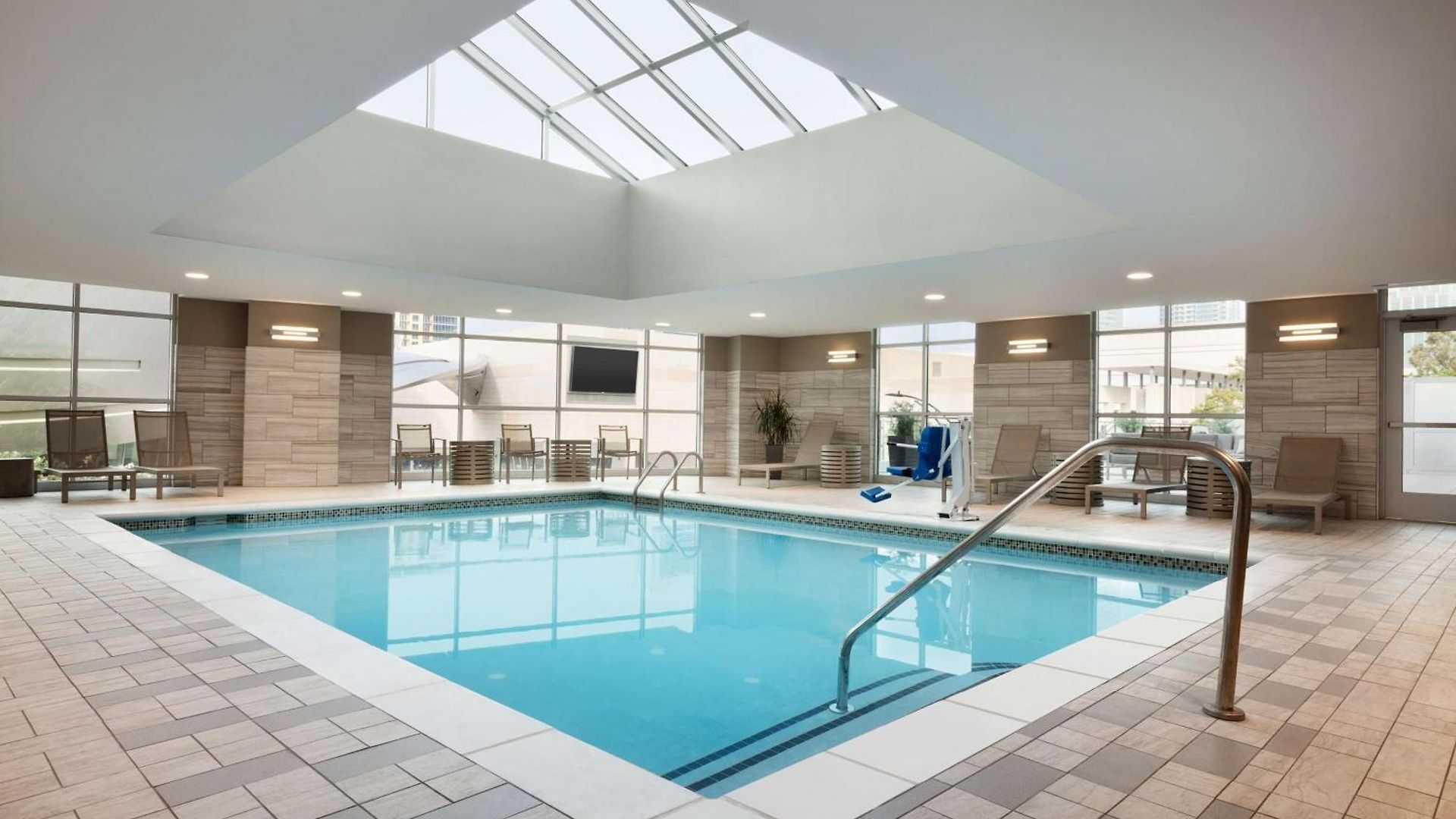 Hotel Embassy By Hilton Uptown Charlotte