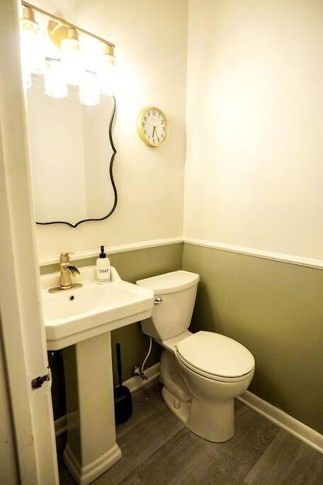 3 Bedroom Townhome Minutes To Uptown Holiday home *