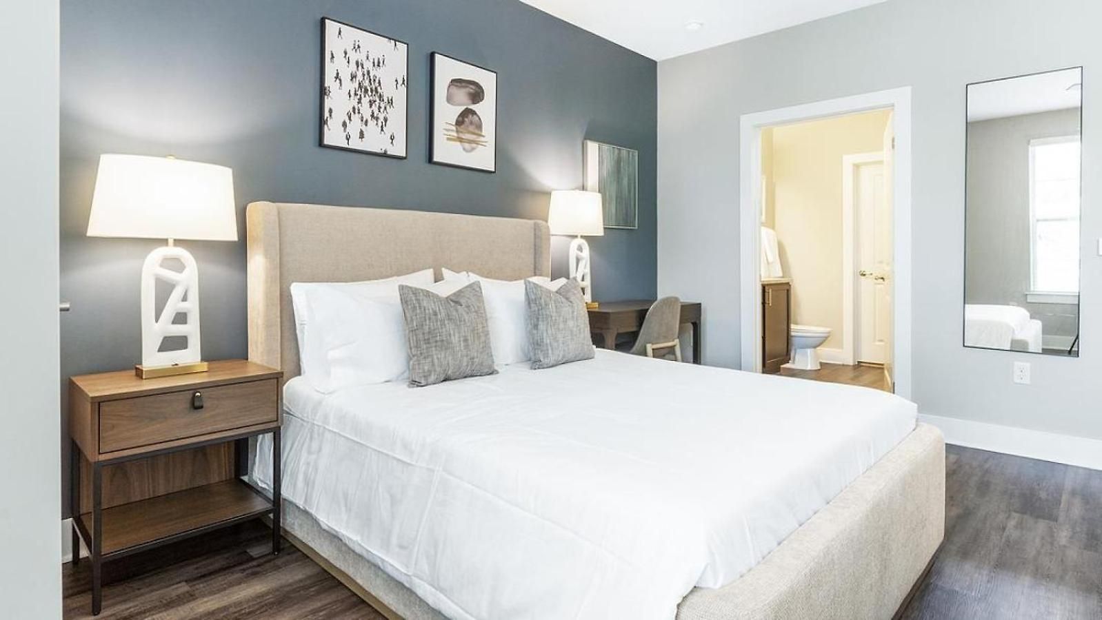 Landing Modern With Amazing Amenities Apartment Charlotte
