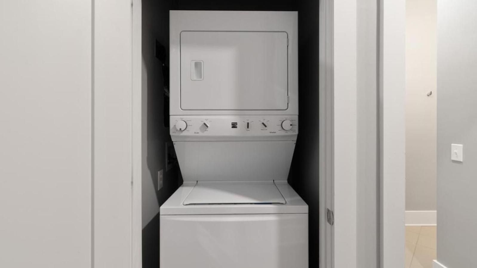 Apartment Landing Modern With Amazing Amenities