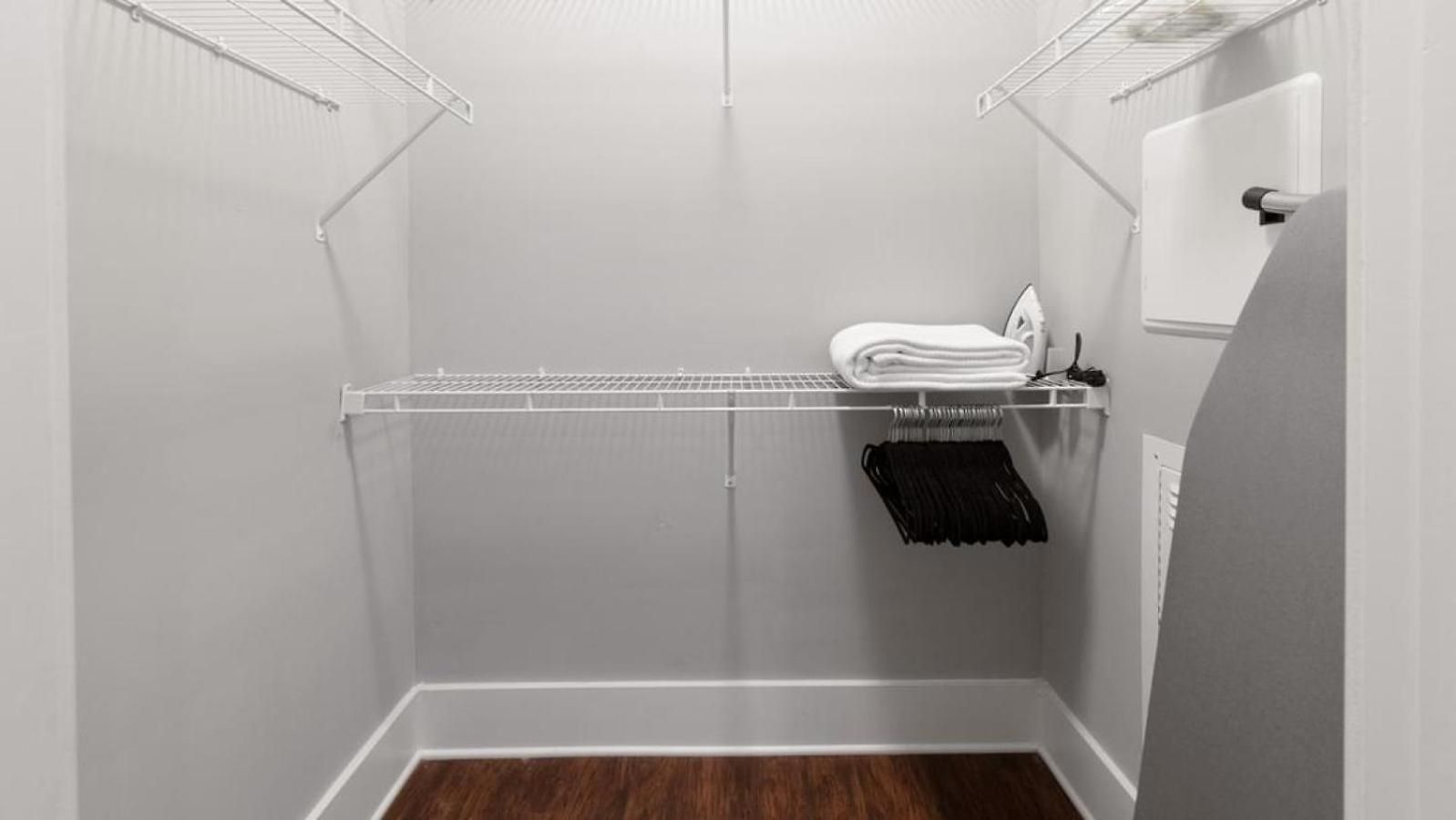 Landing Modern With Amazing Amenities *
