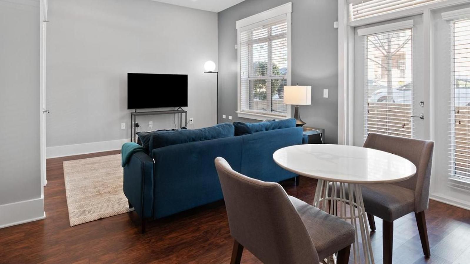 Landing Modern With Amazing Amenities Apartment Charlotte