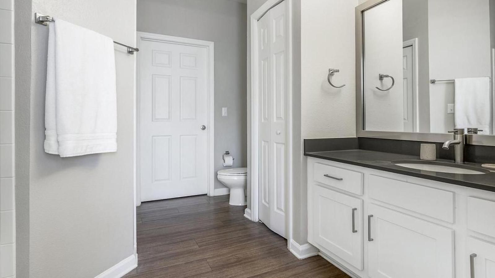 Landing Modern With Amazing Amenities *