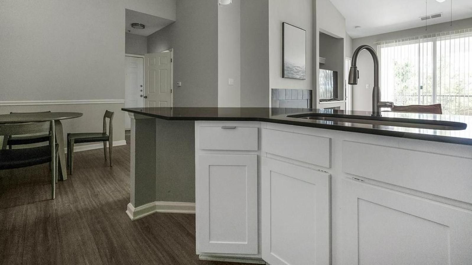 Landing Modern With Amazing Amenities Apartment