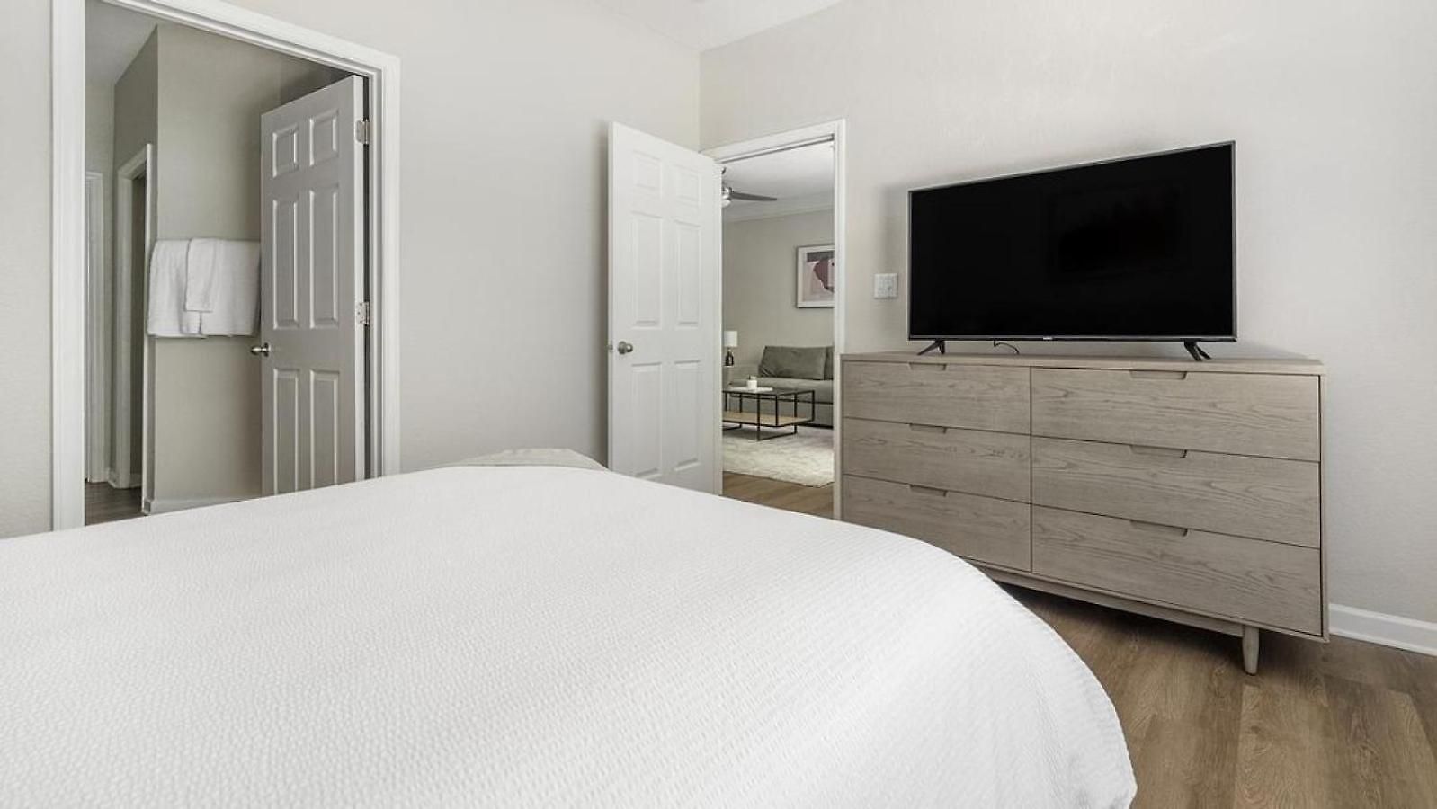 Landing - Modern With Amazing Amenities