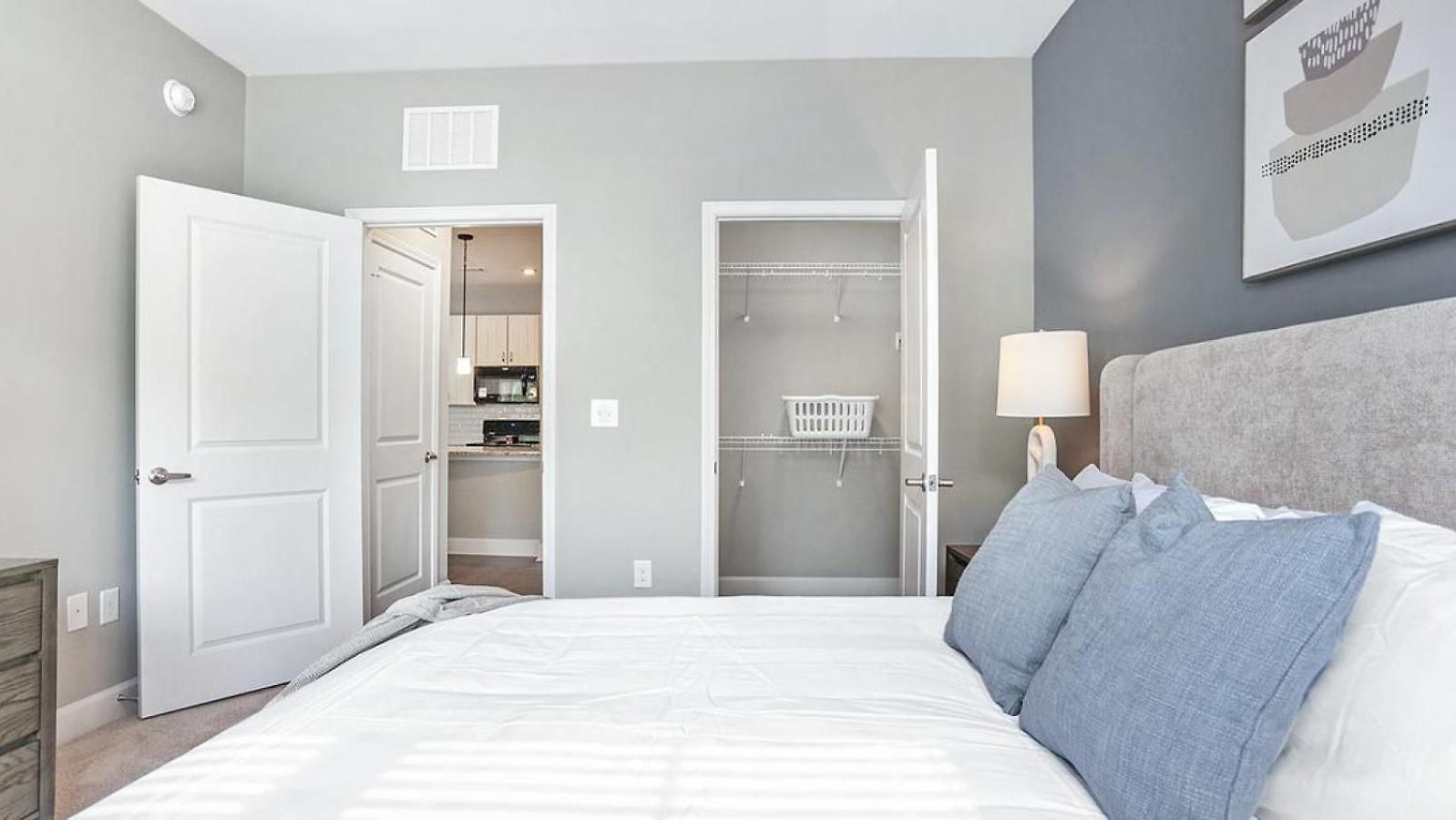 Apartment Landing - Modern With Amazing Amenities *
