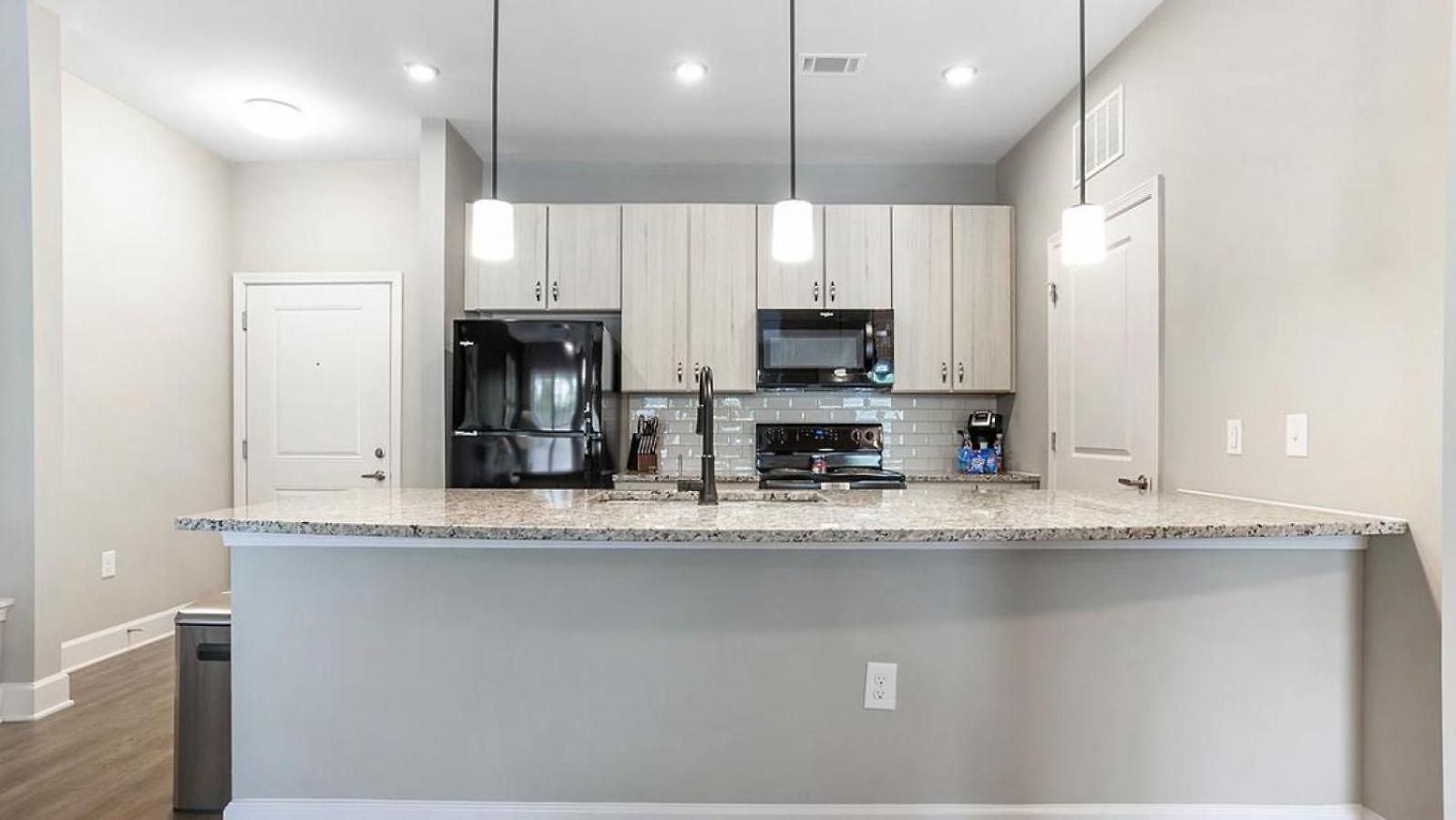 Landing - Modern With Amazing Amenities Apartment