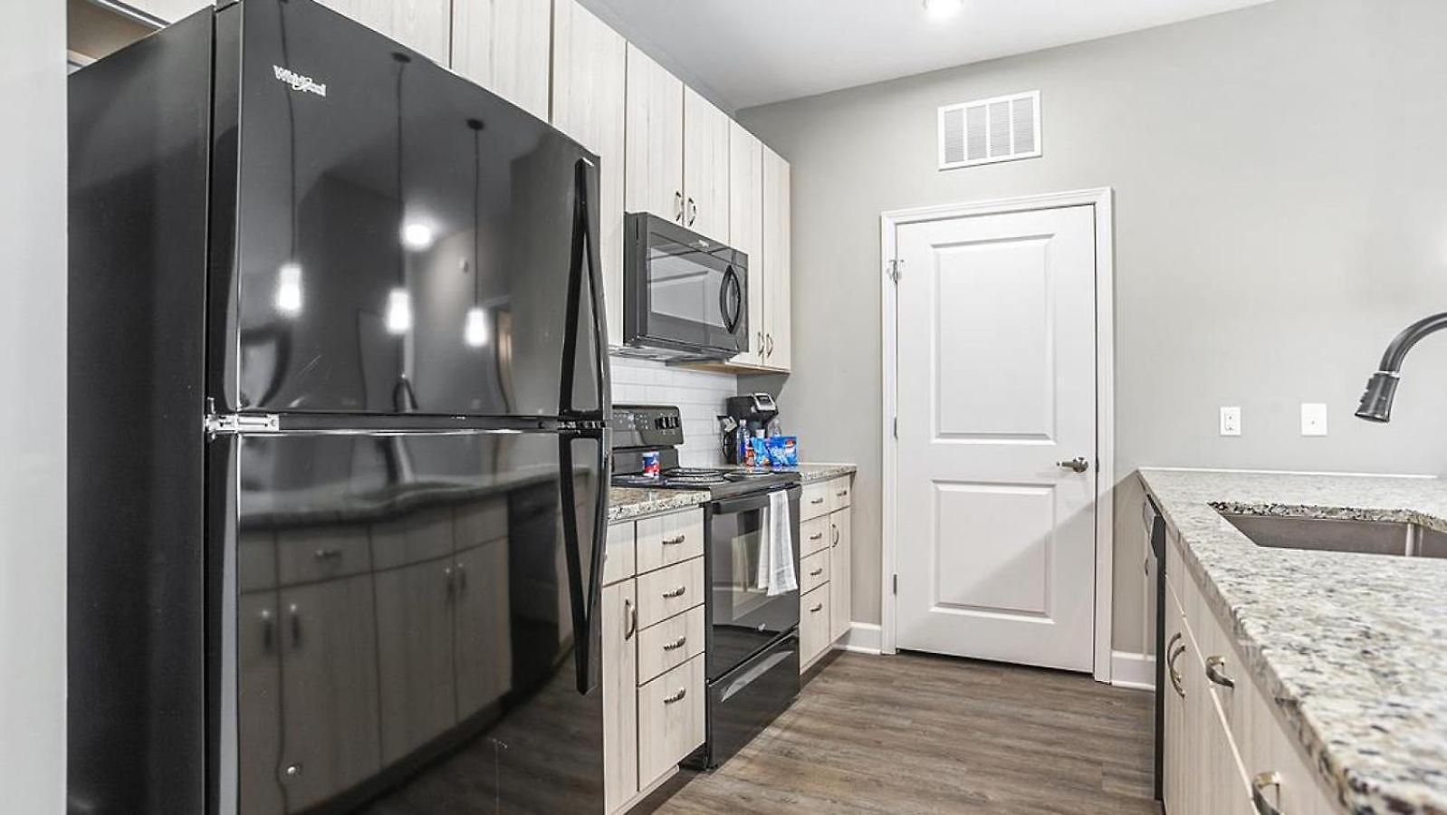 Apartment Landing - Modern With Amazing Amenities Charlotte