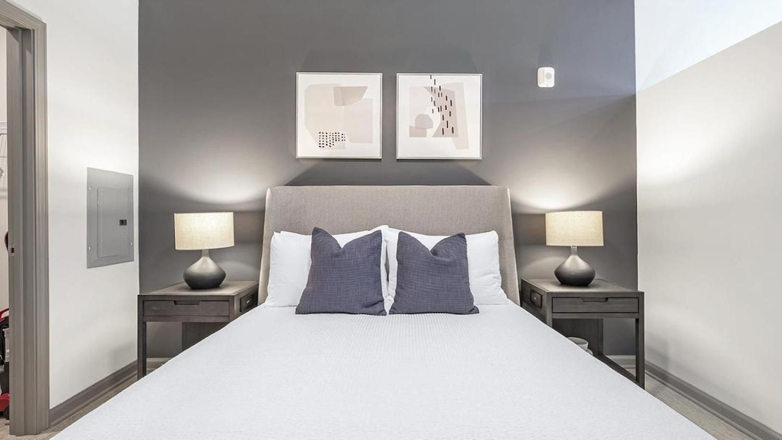 Landing - Modern With Amazing Amenities Charlotte