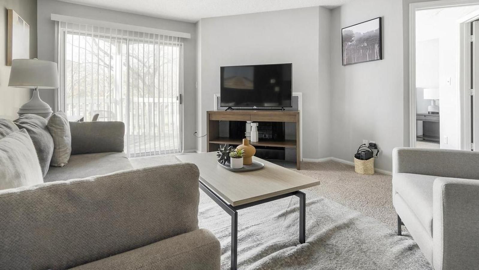 Apartment Landing - Modern With Amazing Amenities *