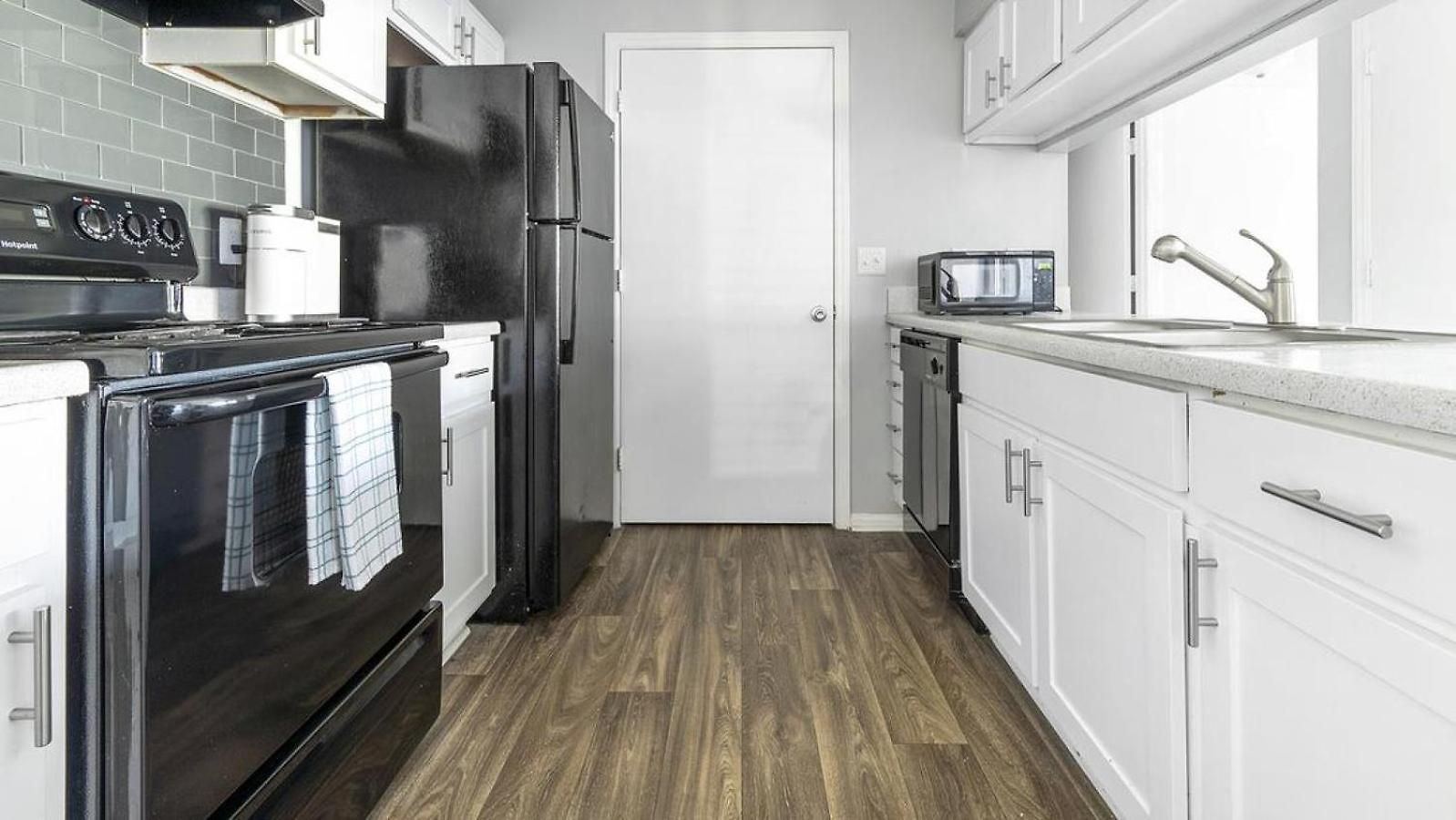 Landing - Modern With Amazing Amenities Apartment *