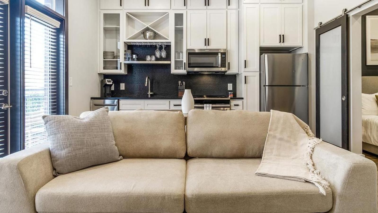 Landing Modern With Amazing Amenities Apartment